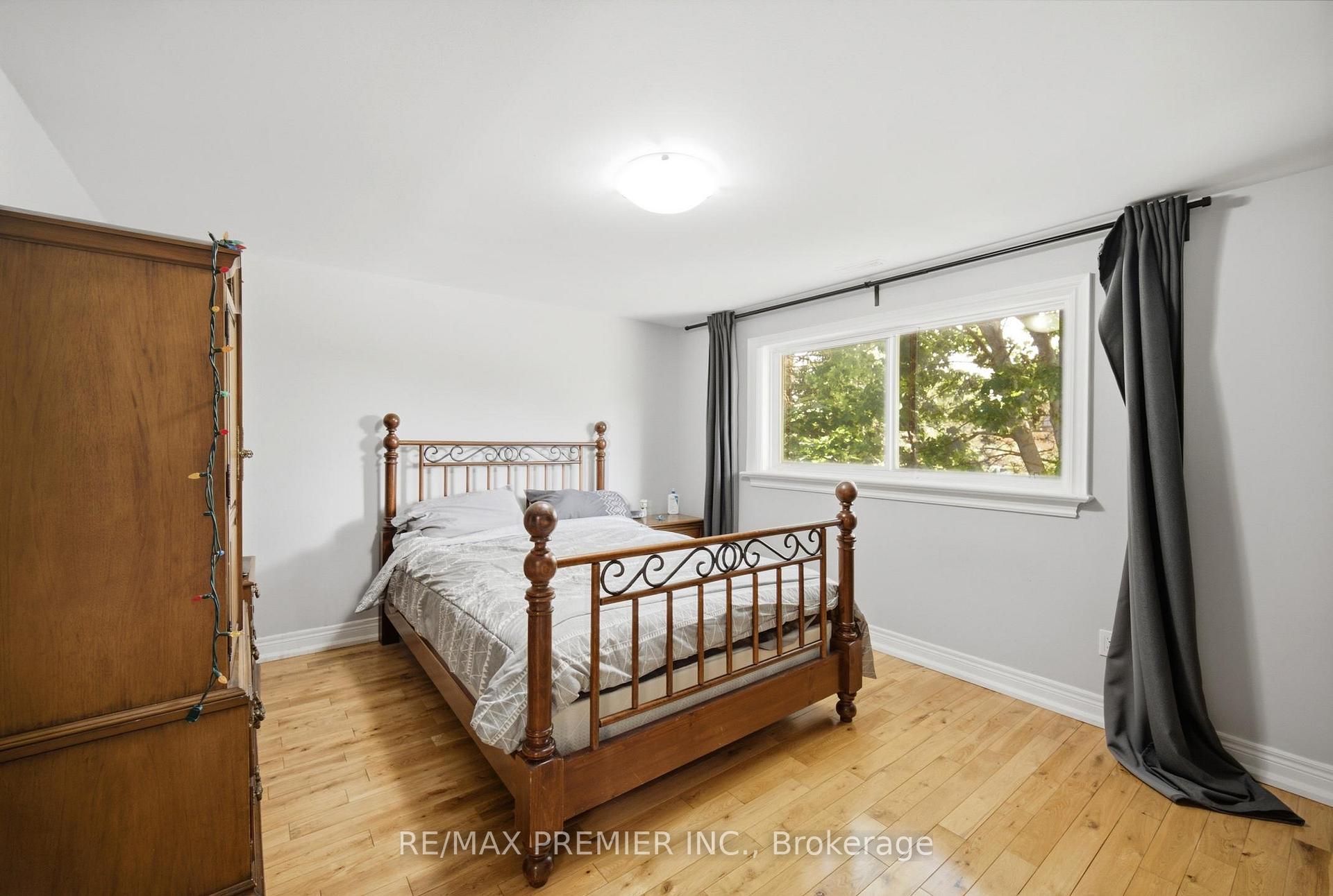Photo 9 of 115 William Roe Boulevard, Newmarket, Central Newmarket — HOMEH
