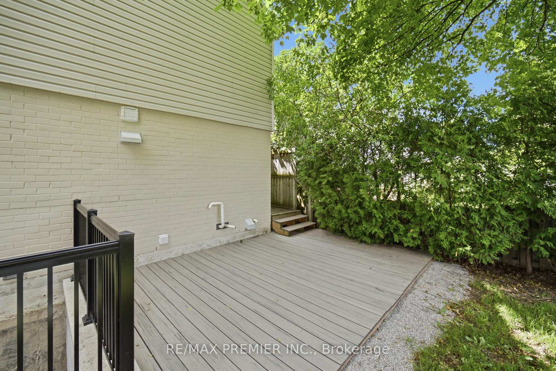 Photo 12 of 115 William Roe Boulevard, Newmarket, Central Newmarket — HOMEH