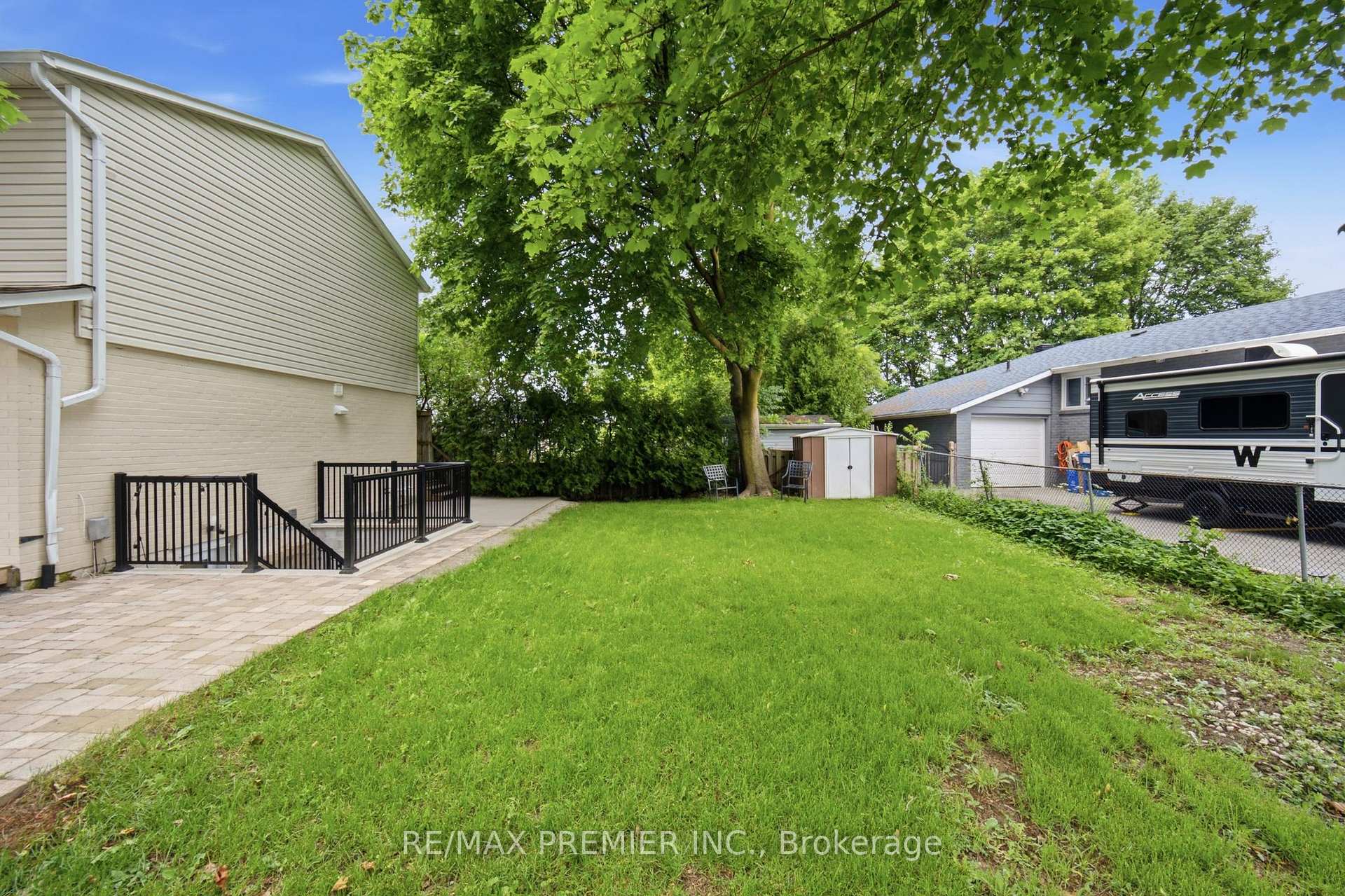 Photo 13 of 115 William Roe Boulevard, Newmarket, Central Newmarket — HOMEH