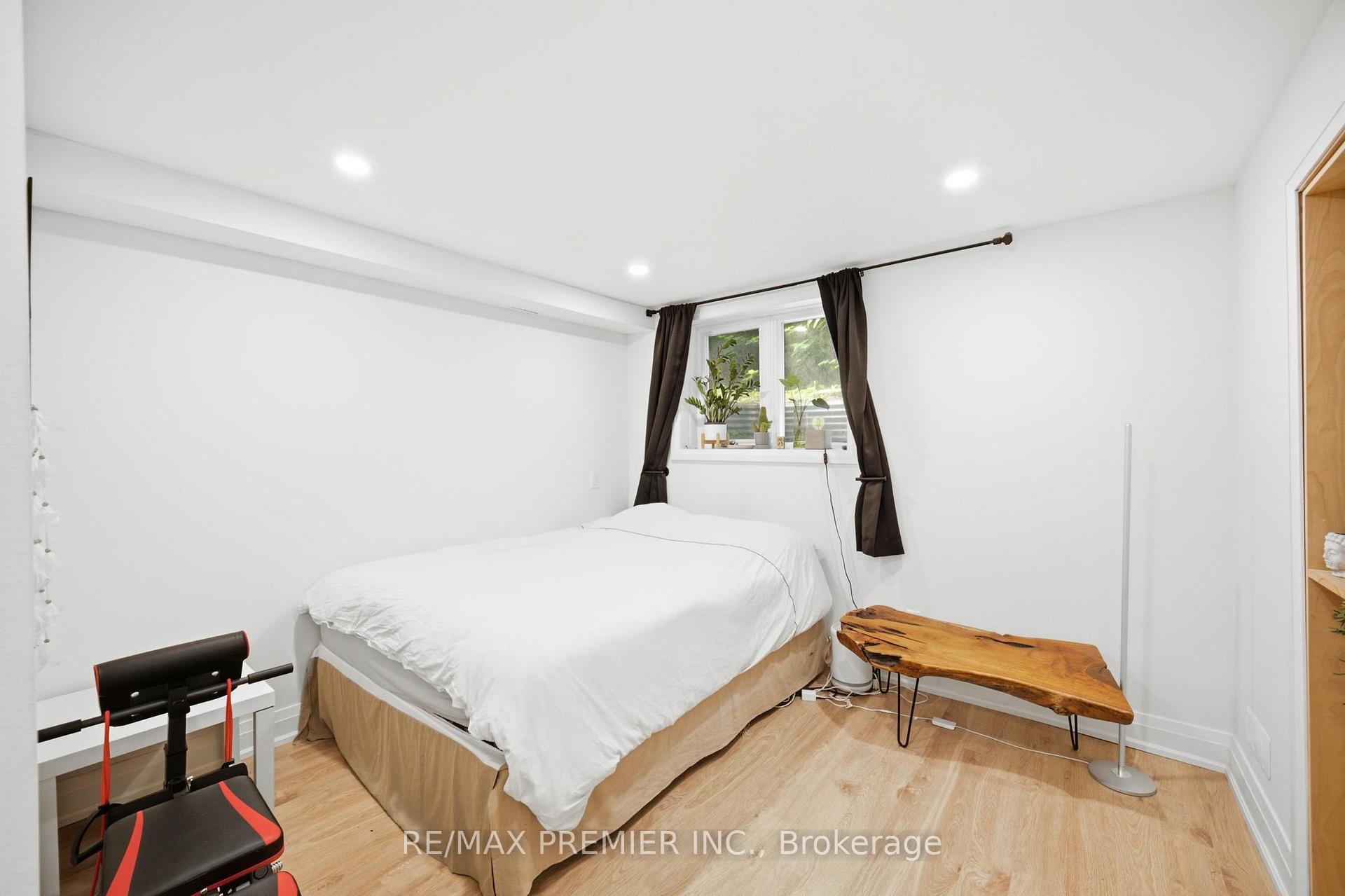 Photo 19 of 115 William Roe Boulevard, Newmarket, Central Newmarket — HOMEH