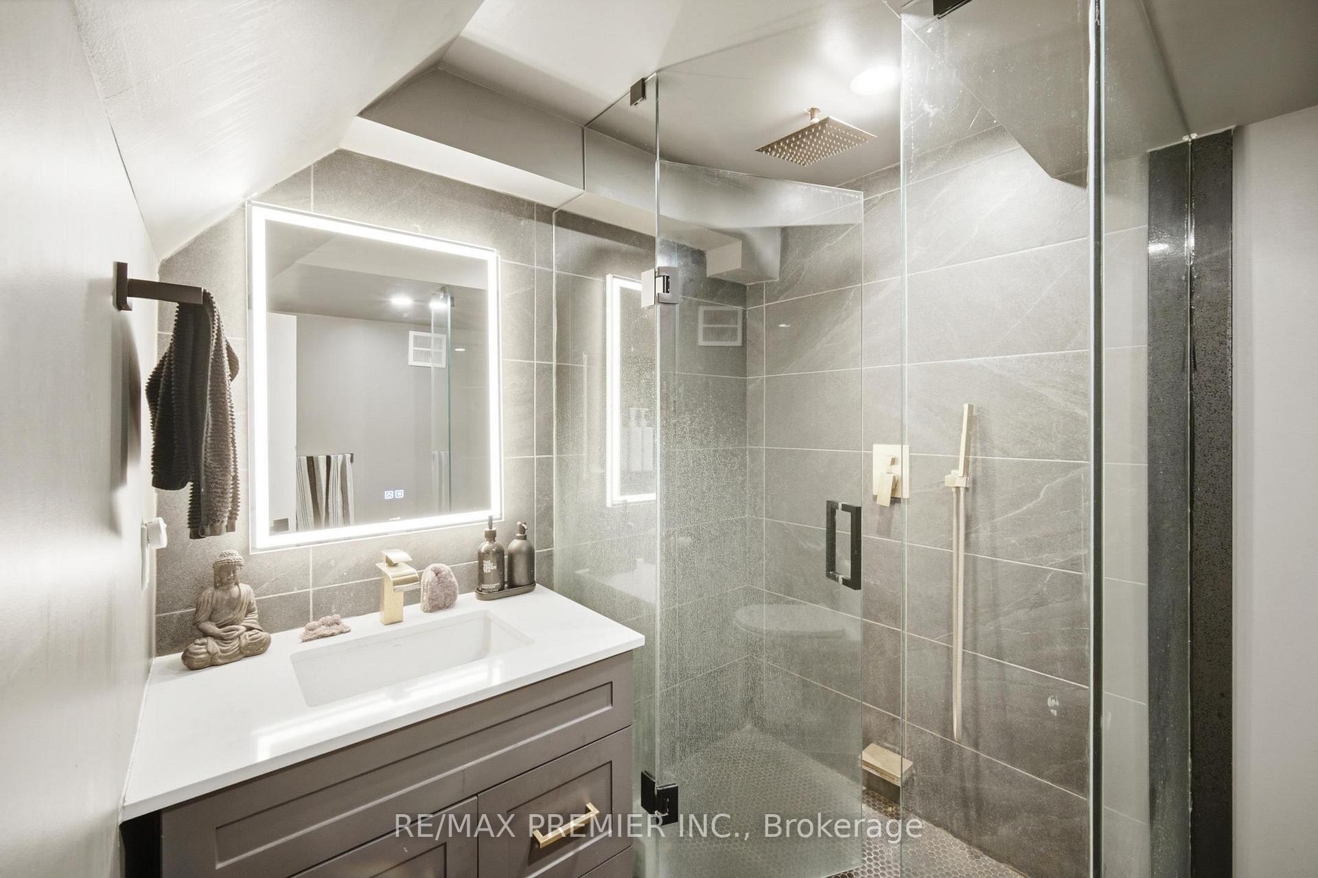Photo 20 of 115 William Roe Boulevard, Newmarket, Central Newmarket — HOMEH