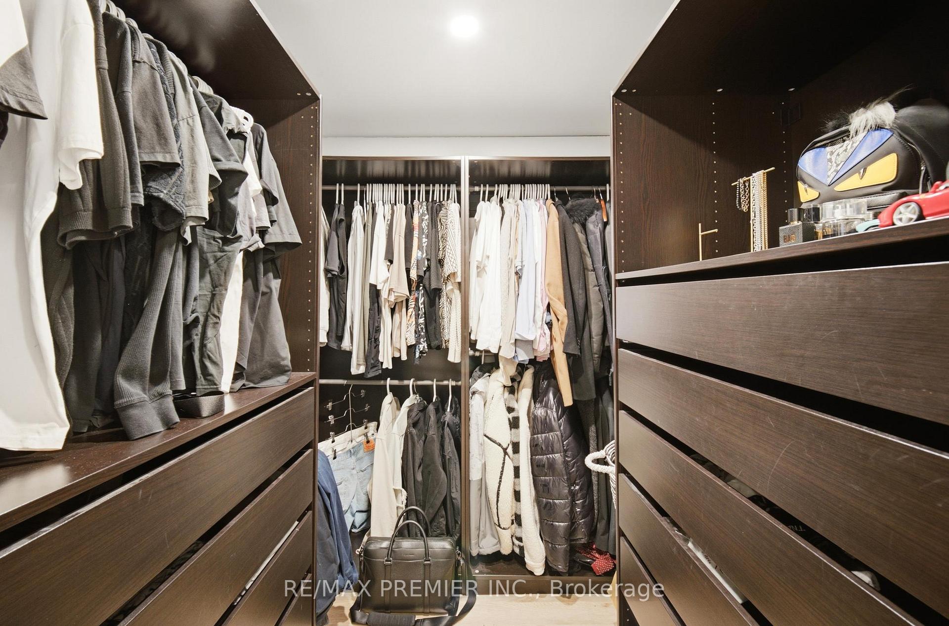 Photo 21 of 115 William Roe Boulevard, Newmarket, Central Newmarket — HOMEH
