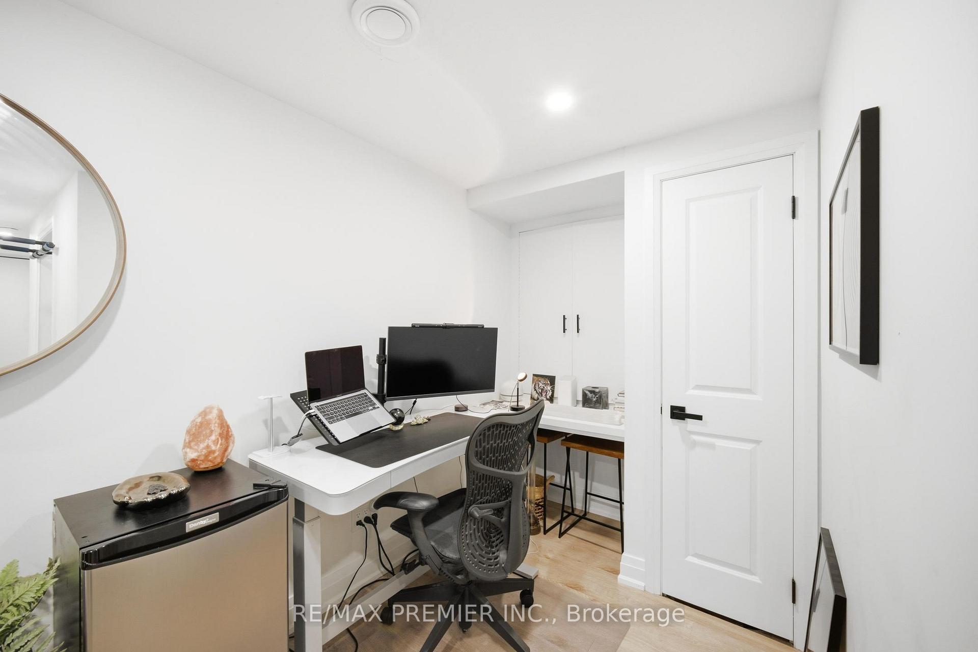 Photo 22 of 115 William Roe Boulevard, Newmarket, Central Newmarket — HOMEH