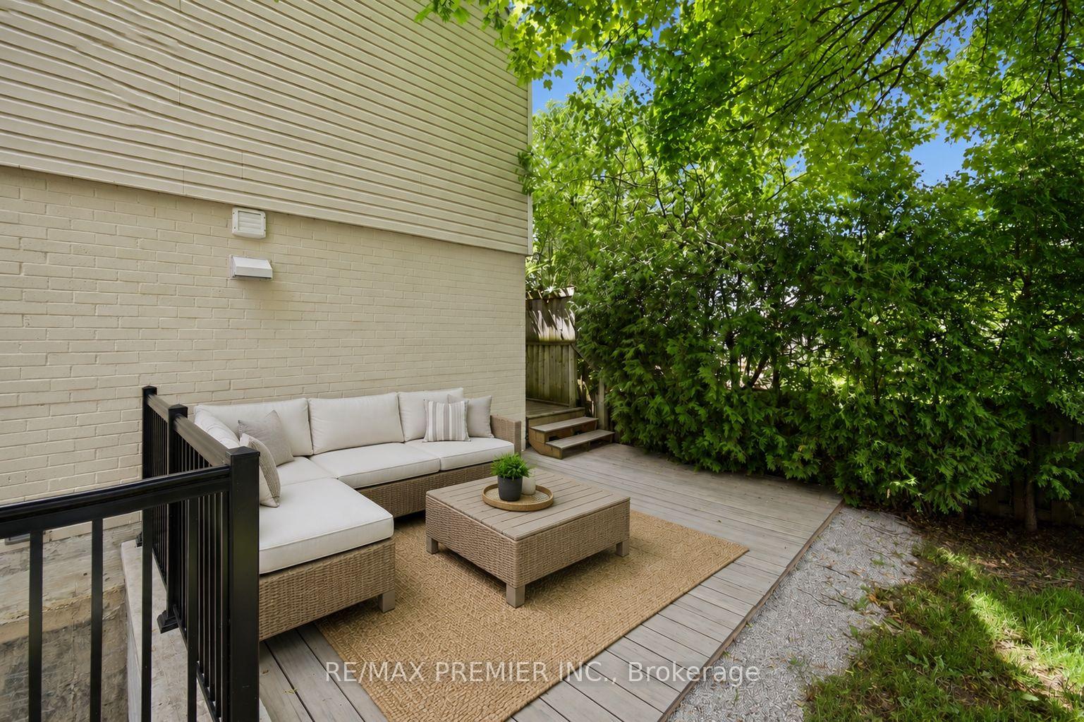 Photo 25 of 115 William Roe Boulevard, Newmarket, Central Newmarket — HOMEH