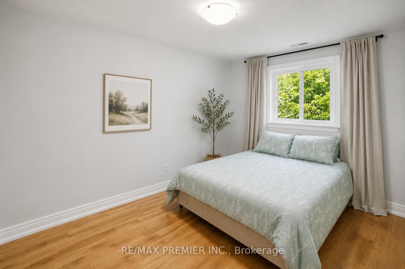 Photo 26 of 115 William Roe Boulevard, Newmarket, Central Newmarket — HOMEH