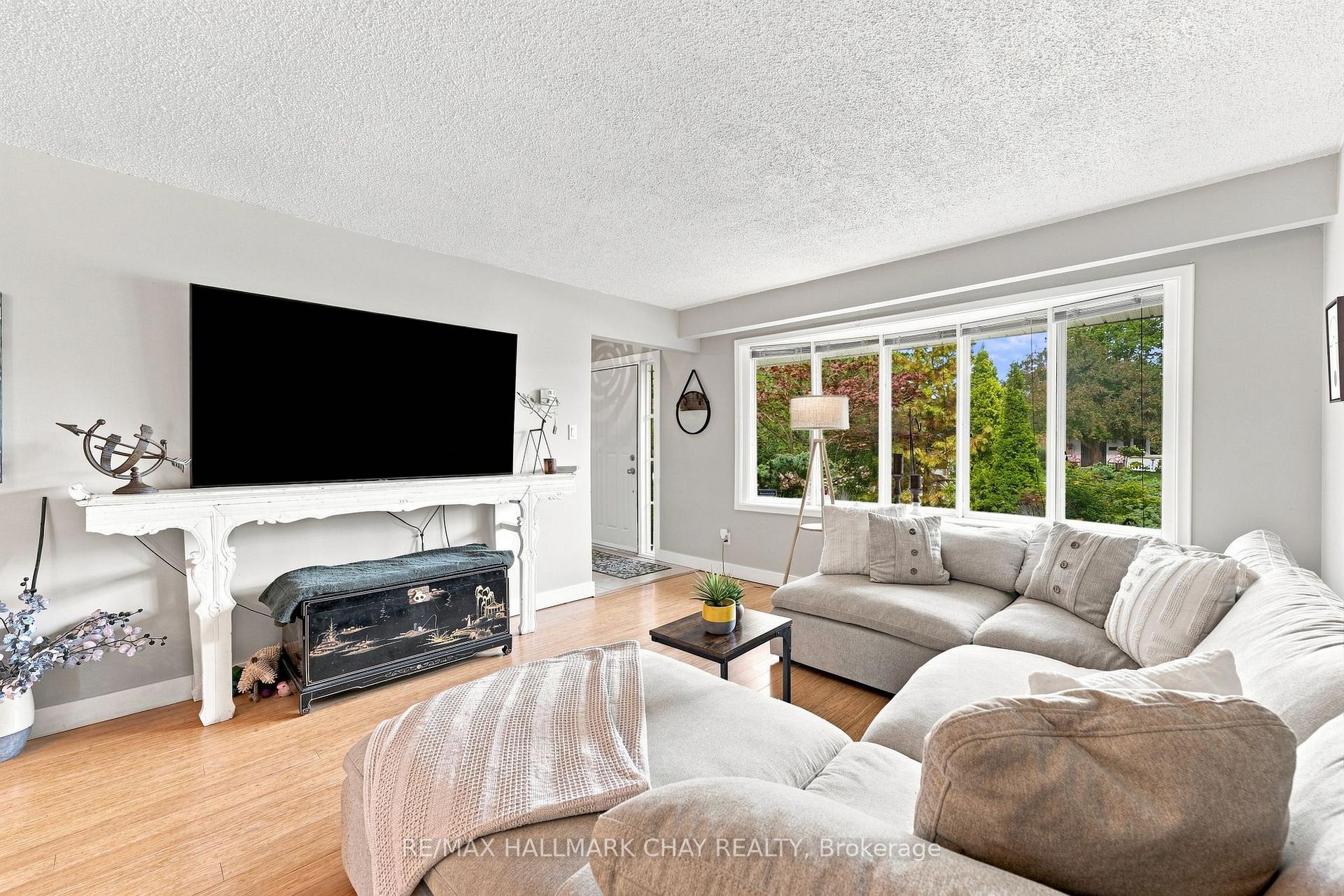 Photo 8 of 30 Harding Avenue, Barrie, Cundles East — HOMEH
