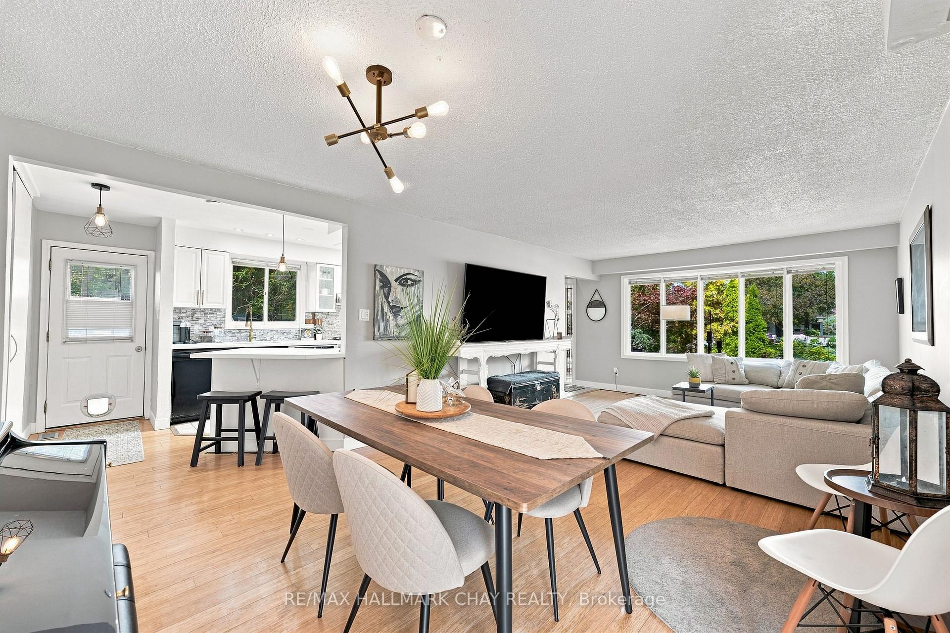 Photo 9 of 30 Harding Avenue, Barrie, Cundles East — HOMEH