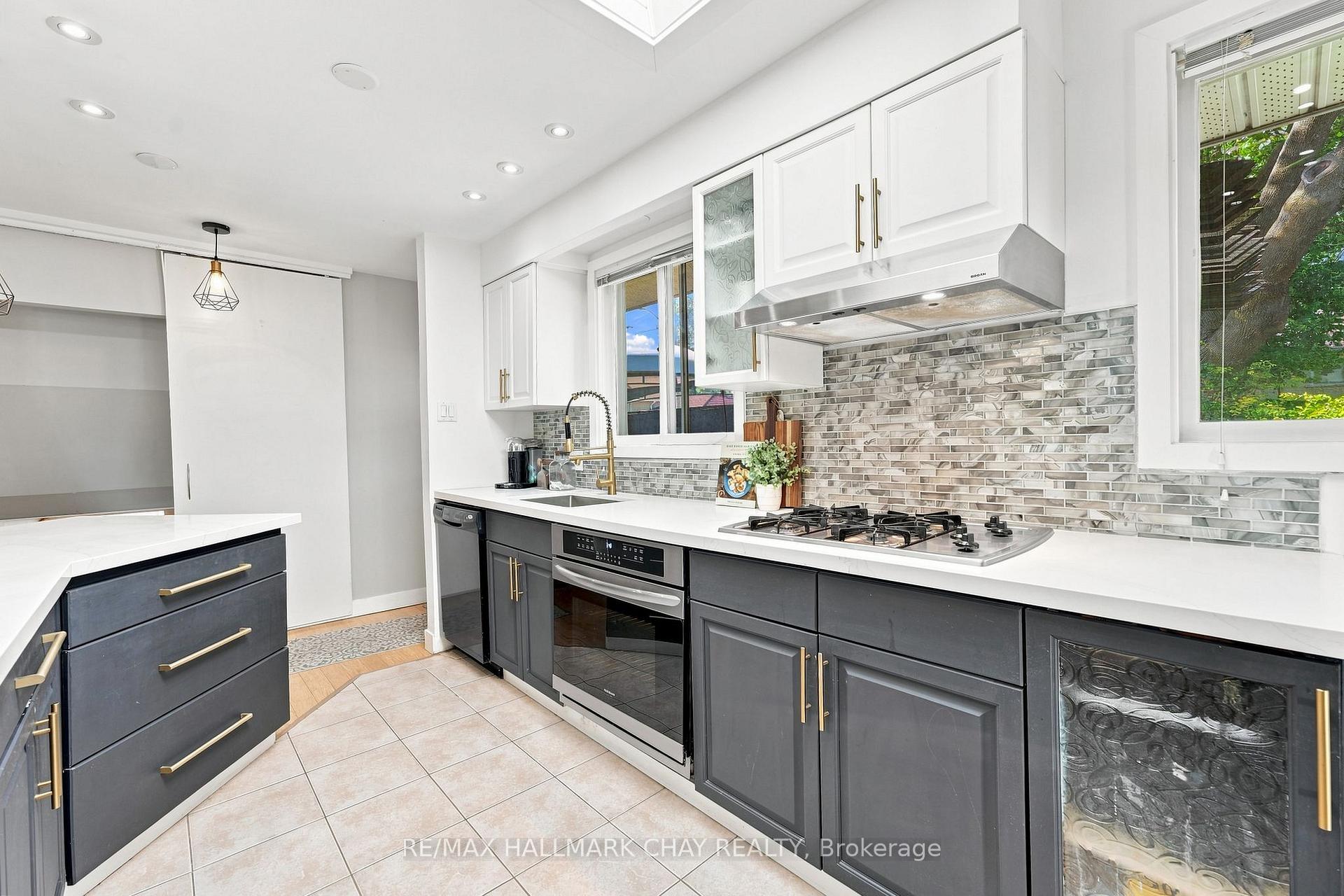 Photo 11 of 30 Harding Avenue, Barrie, Cundles East — HOMEH