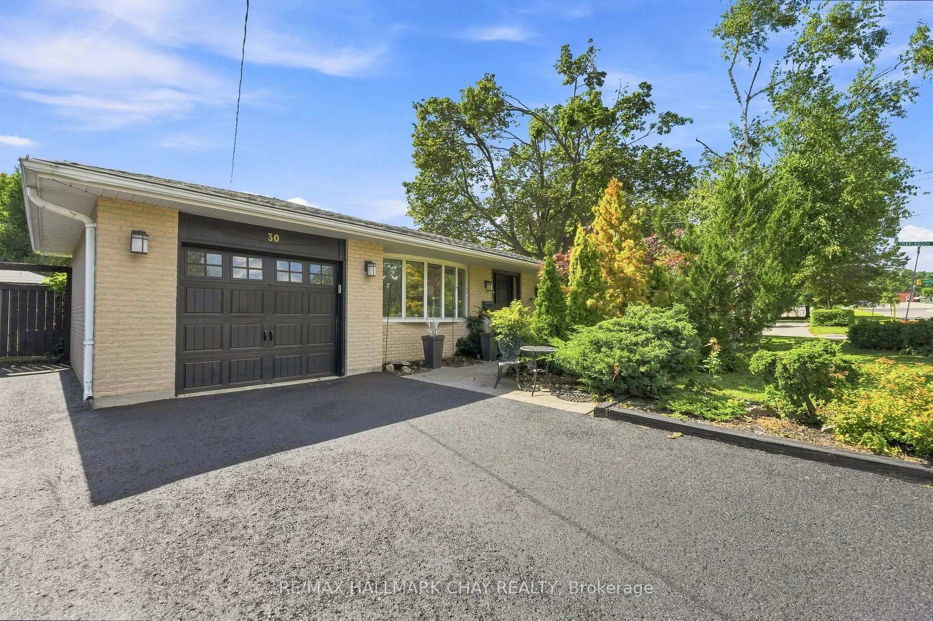 Photo 3 of 30 Harding Avenue, Barrie, Cundles East — HOMEH
