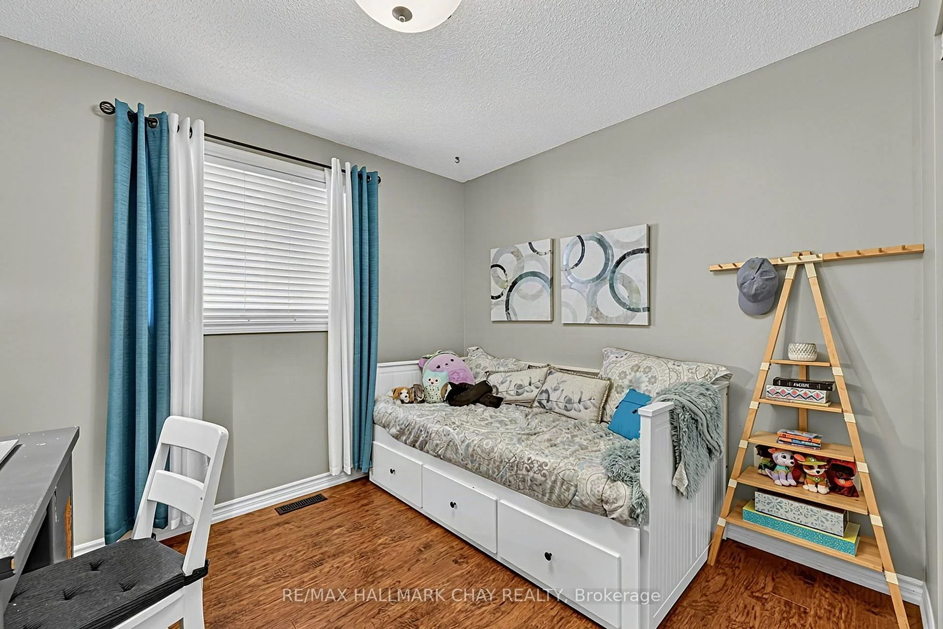 Photo 2 of 76 Shalom Way, Barrie, Painswick South — HOMEH
