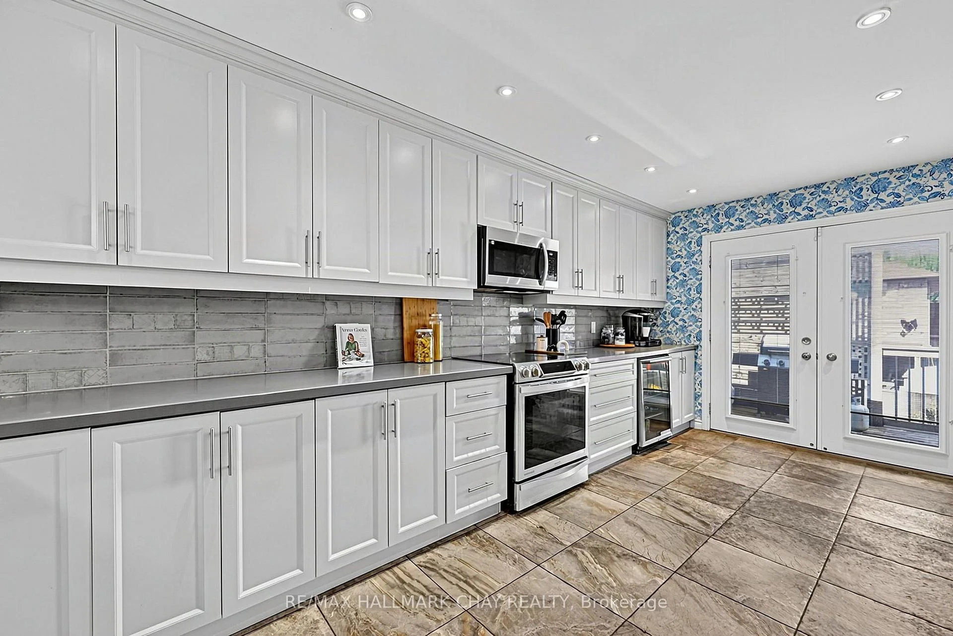 Photo 5 of 76 Shalom Way, Barrie, Painswick South — HOMEH
