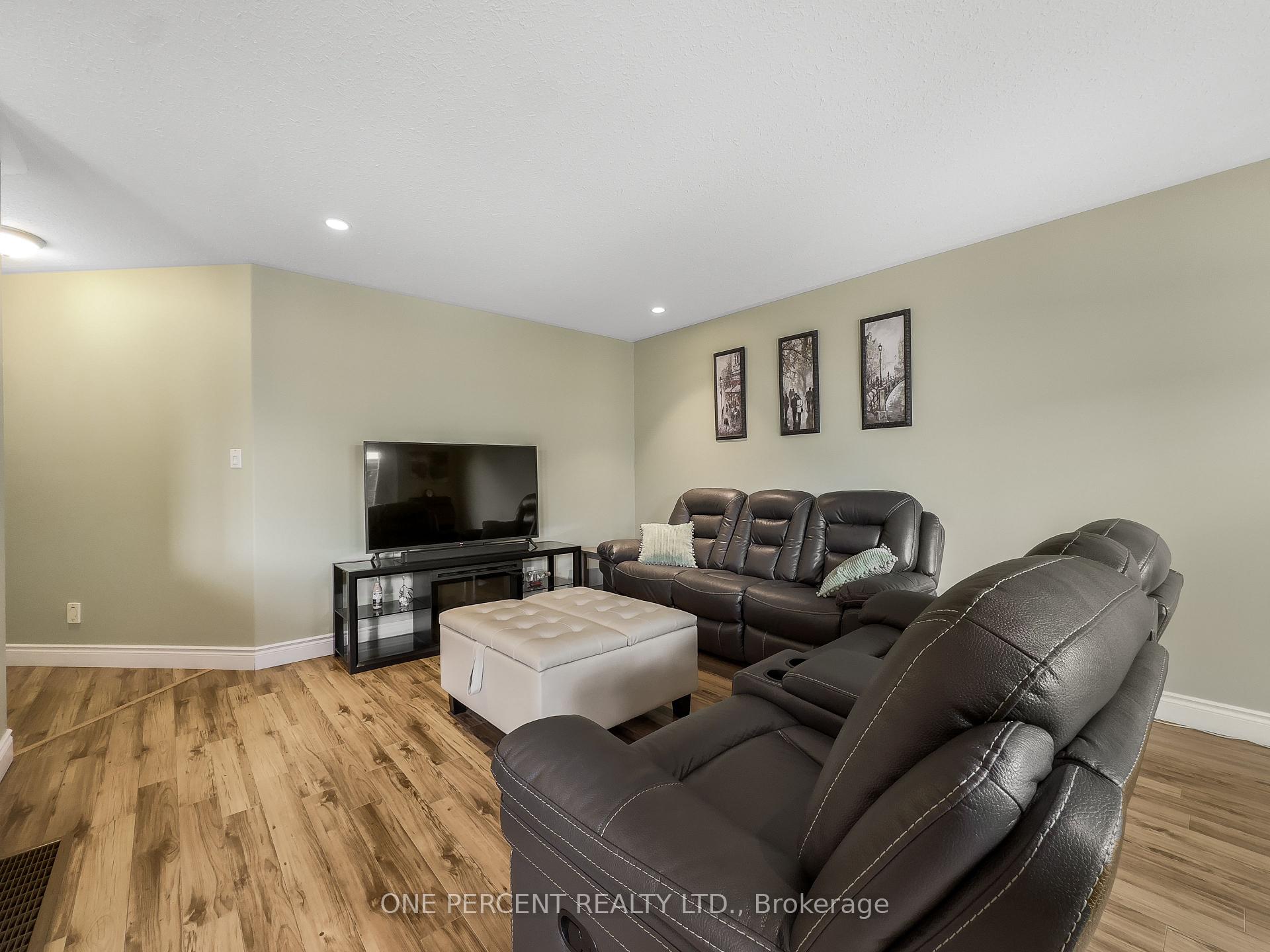 Photo 7 of 4 Jason Crescent, Quinte West, Trenton Ward — HOMEH
