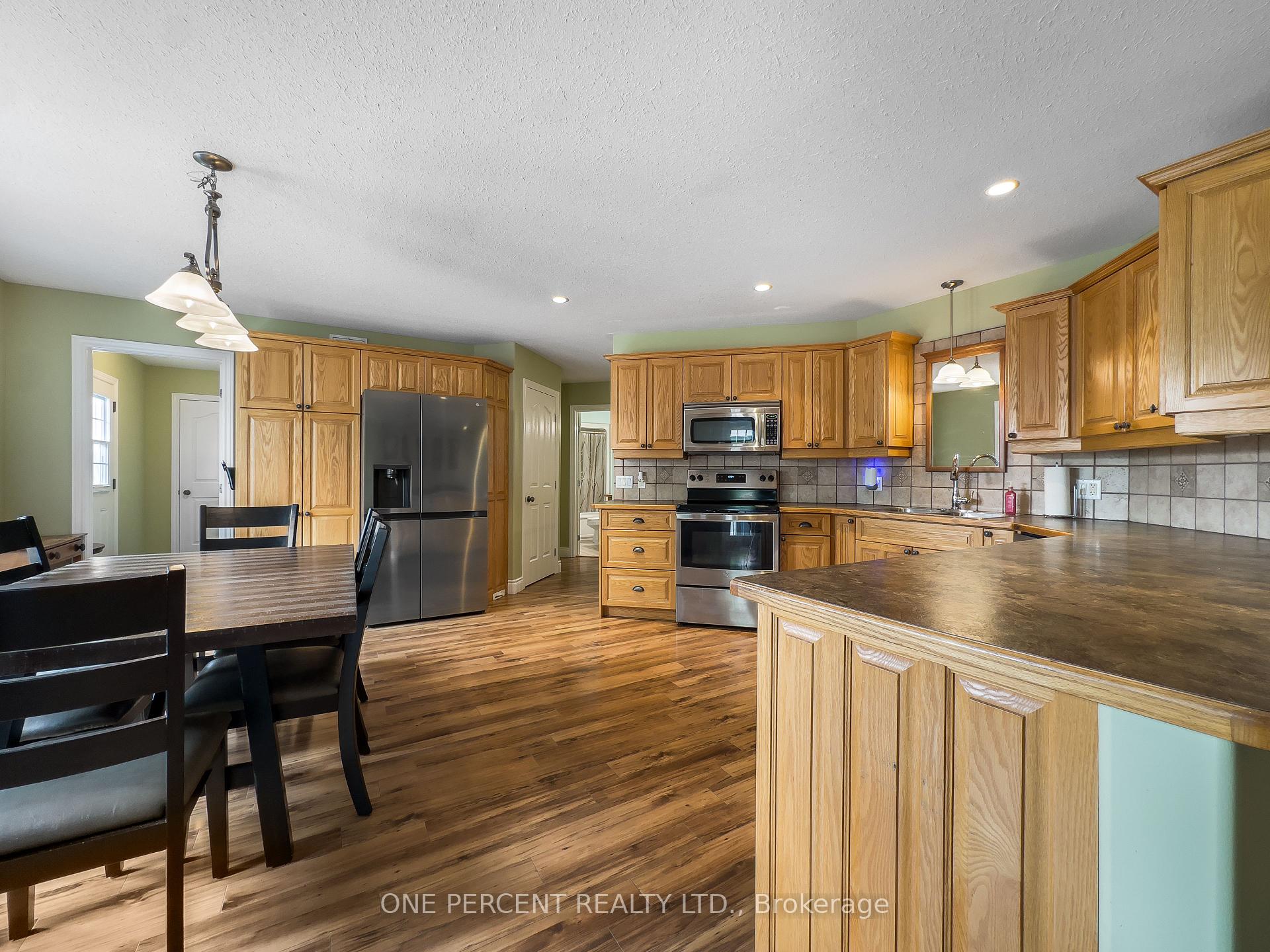 Photo 8 of 4 Jason Crescent, Quinte West, Trenton Ward — HOMEH