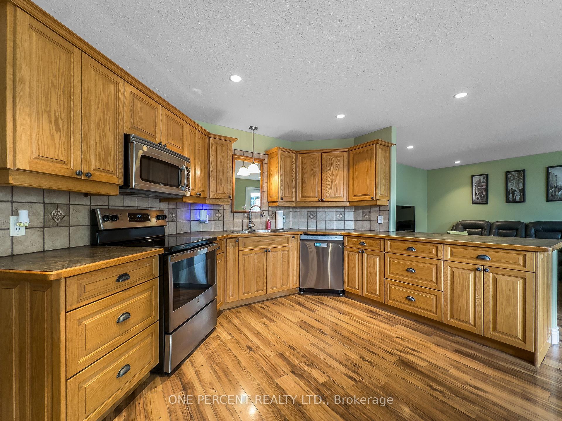 Photo 9 of 4 Jason Crescent, Quinte West, Trenton Ward — HOMEH