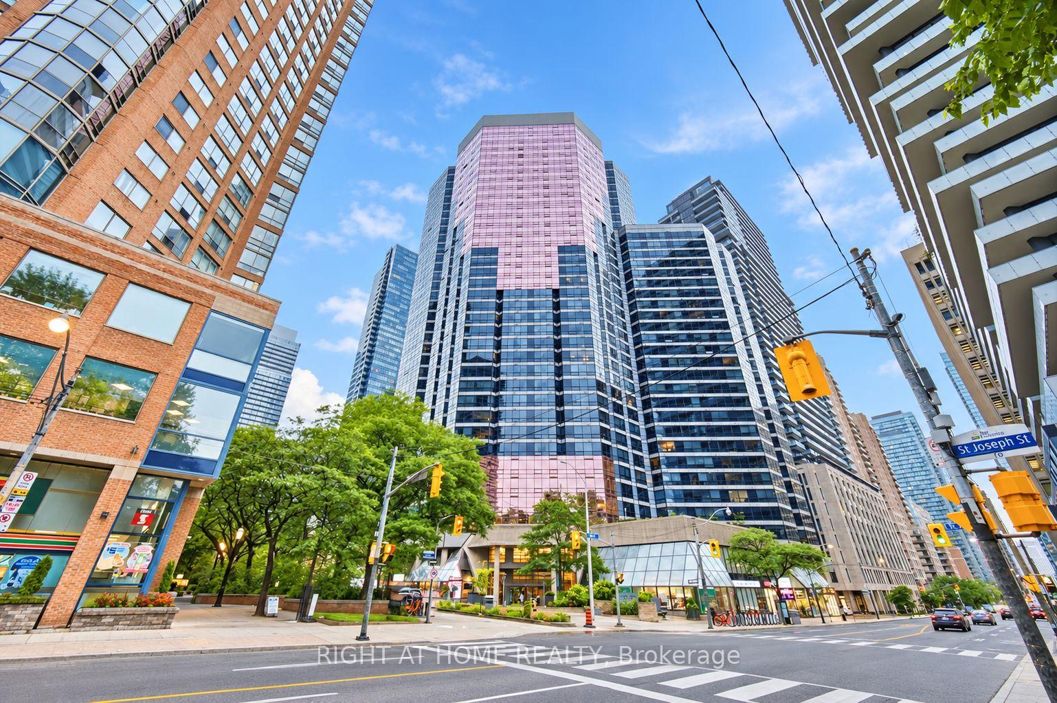 Photo of Unit 402, 1001 Bay Street