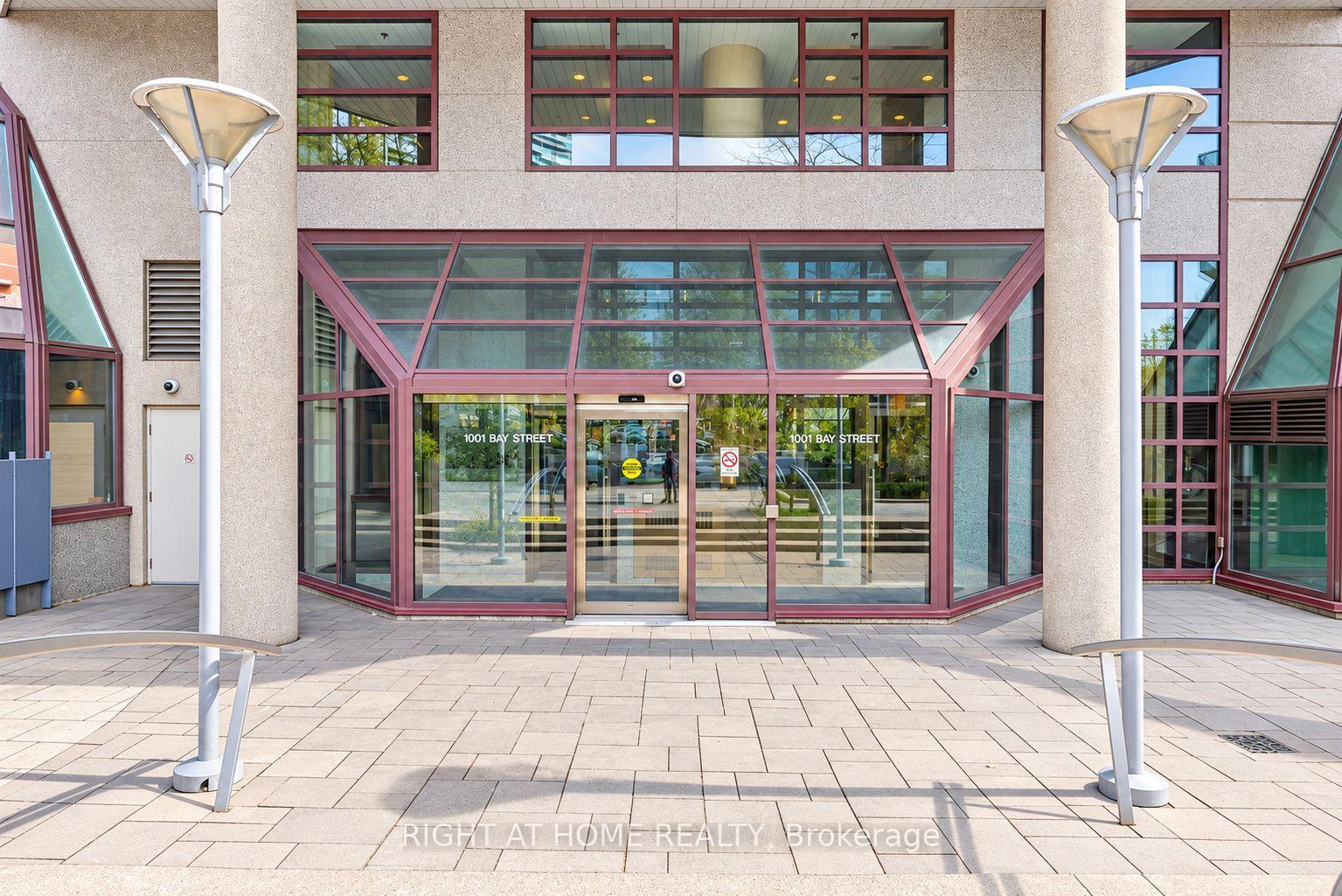 Photo 7 of Unit 402, 1001 Bay Street, Toronto, Bay Street Corridor — HOMEH