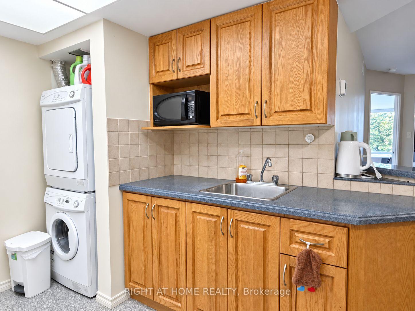 Photo 21 of Unit 402, 1001 Bay Street, Toronto, Bay Street Corridor — HOMEH