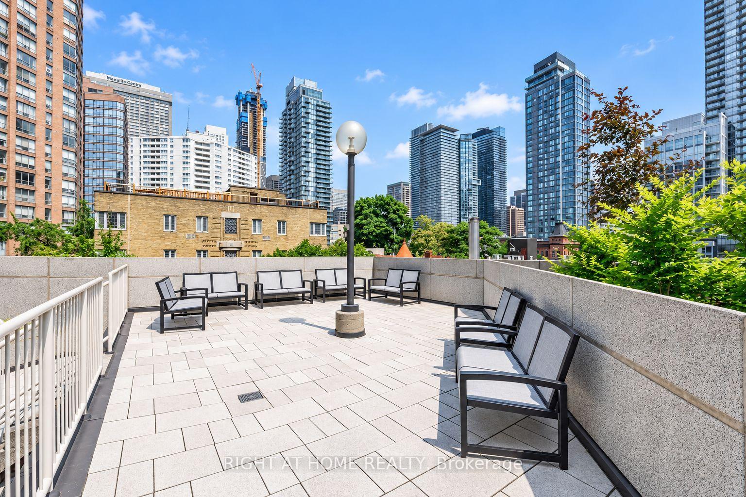 Photo 40 of Unit 402, 1001 Bay Street, Toronto, Bay Street Corridor — HOMEH