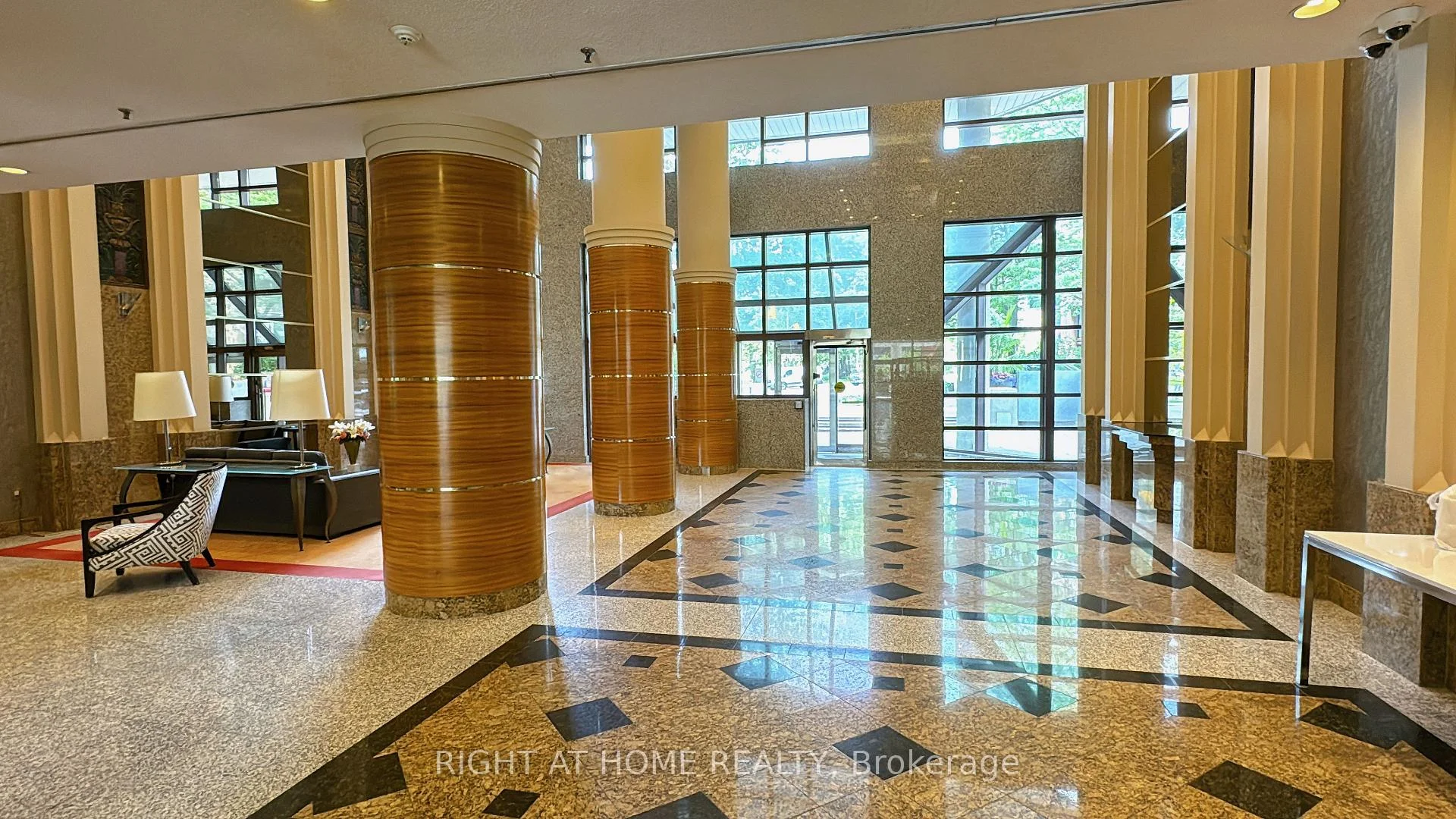 Photo 6 of Unit 402, 1001 Bay Street, Toronto, Bay Street Corridor — HOMEH