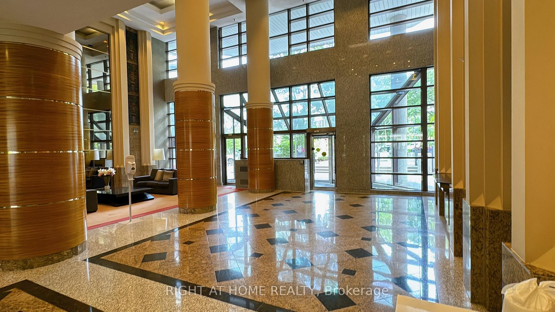 Photo 8 of Unit 402, 1001 Bay Street, Toronto, Bay Street Corridor — HOMEH