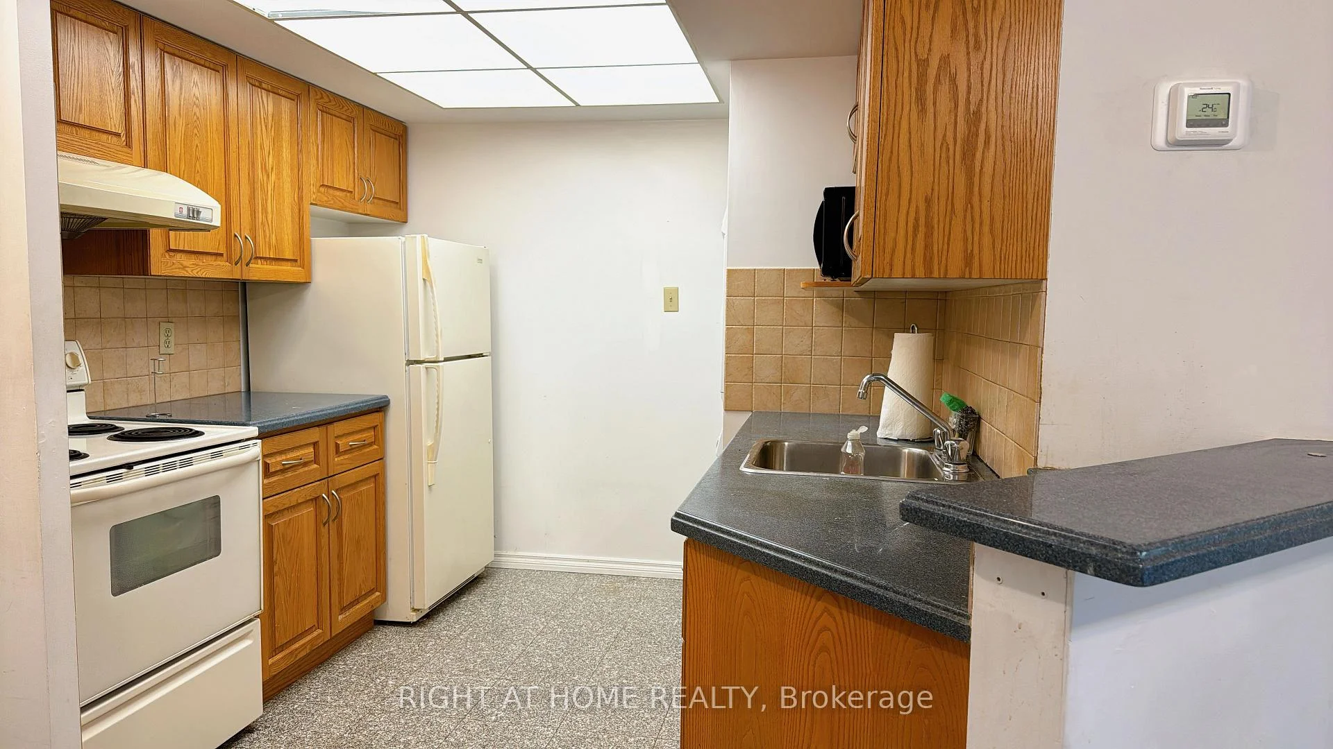 Photo 14 of Unit 402, 1001 Bay Street, Toronto, Bay Street Corridor — HOMEH
