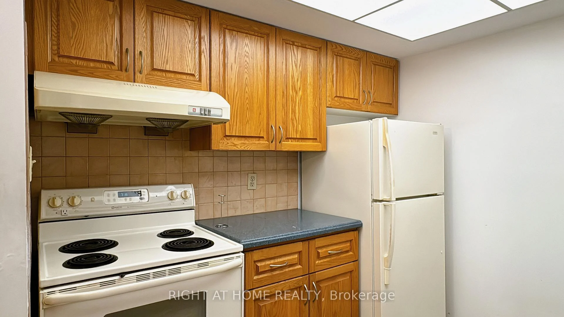 Photo 18 of Unit 402, 1001 Bay Street, Toronto, Bay Street Corridor — HOMEH