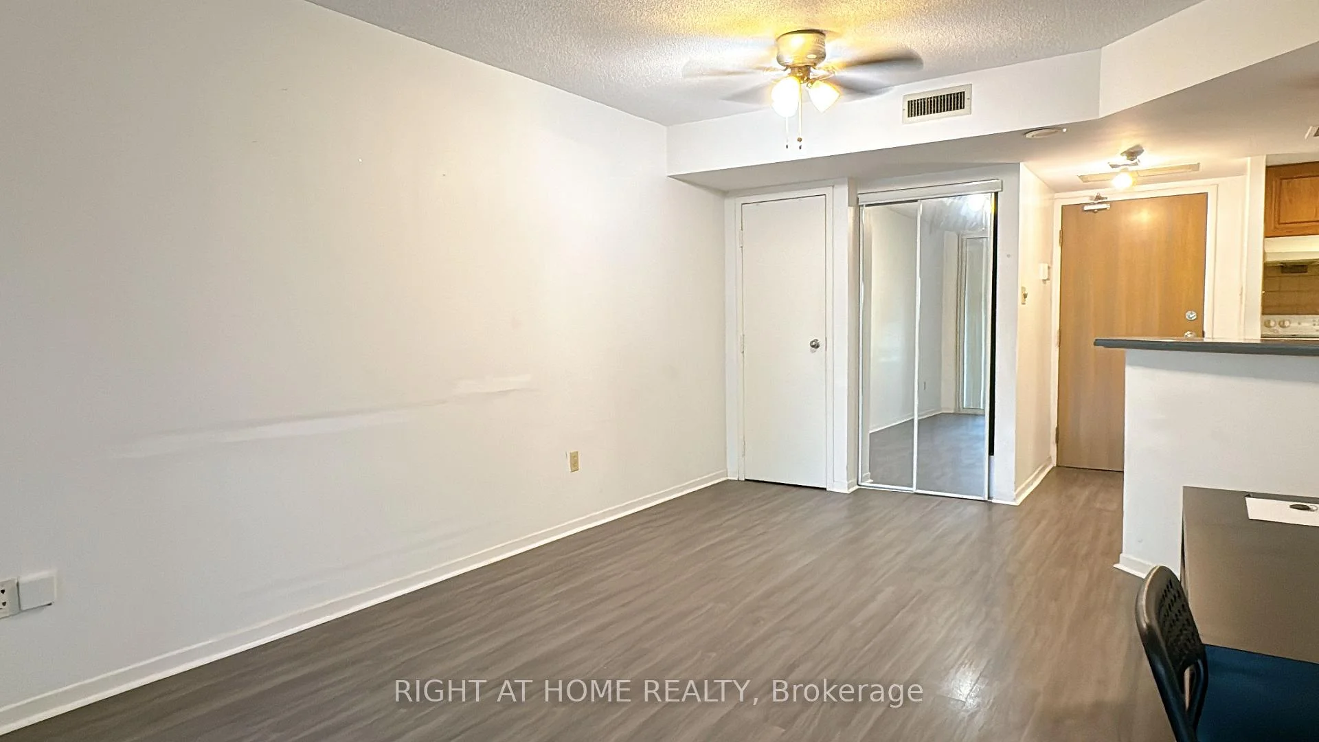 Photo 22 of Unit 402, 1001 Bay Street, Toronto, Bay Street Corridor — HOMEH