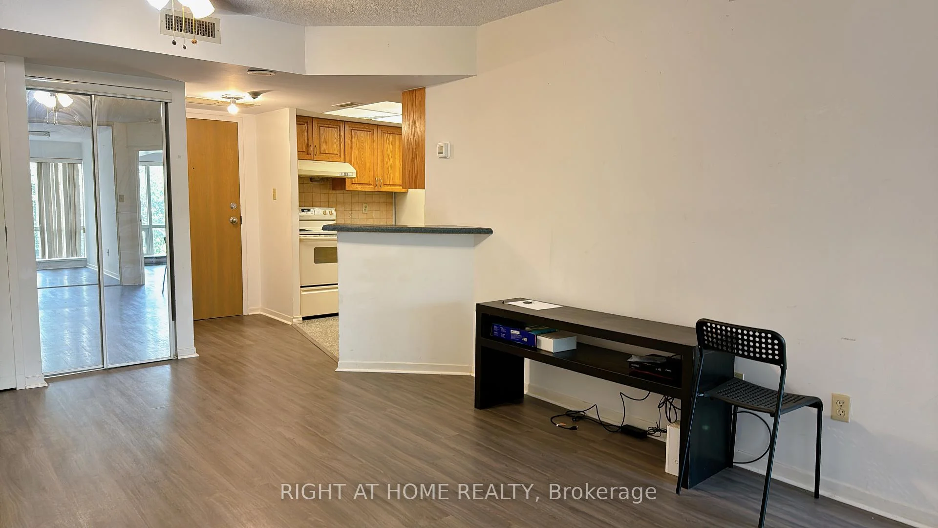 Photo 36 of Unit 402, 1001 Bay Street, Toronto, Bay Street Corridor — HOMEH