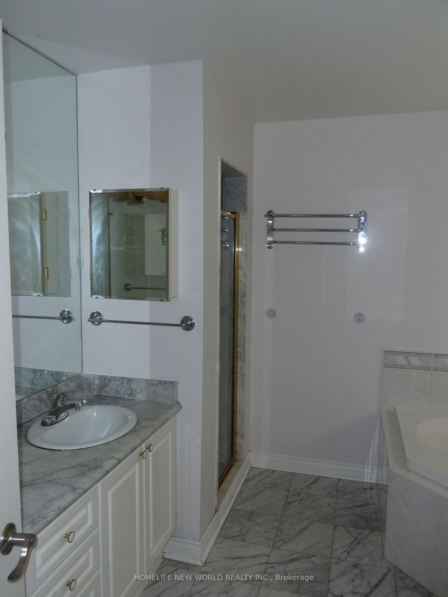 Photo 19 of 3022 Bayview Avenue, North York, Willowdale East — HOMEH