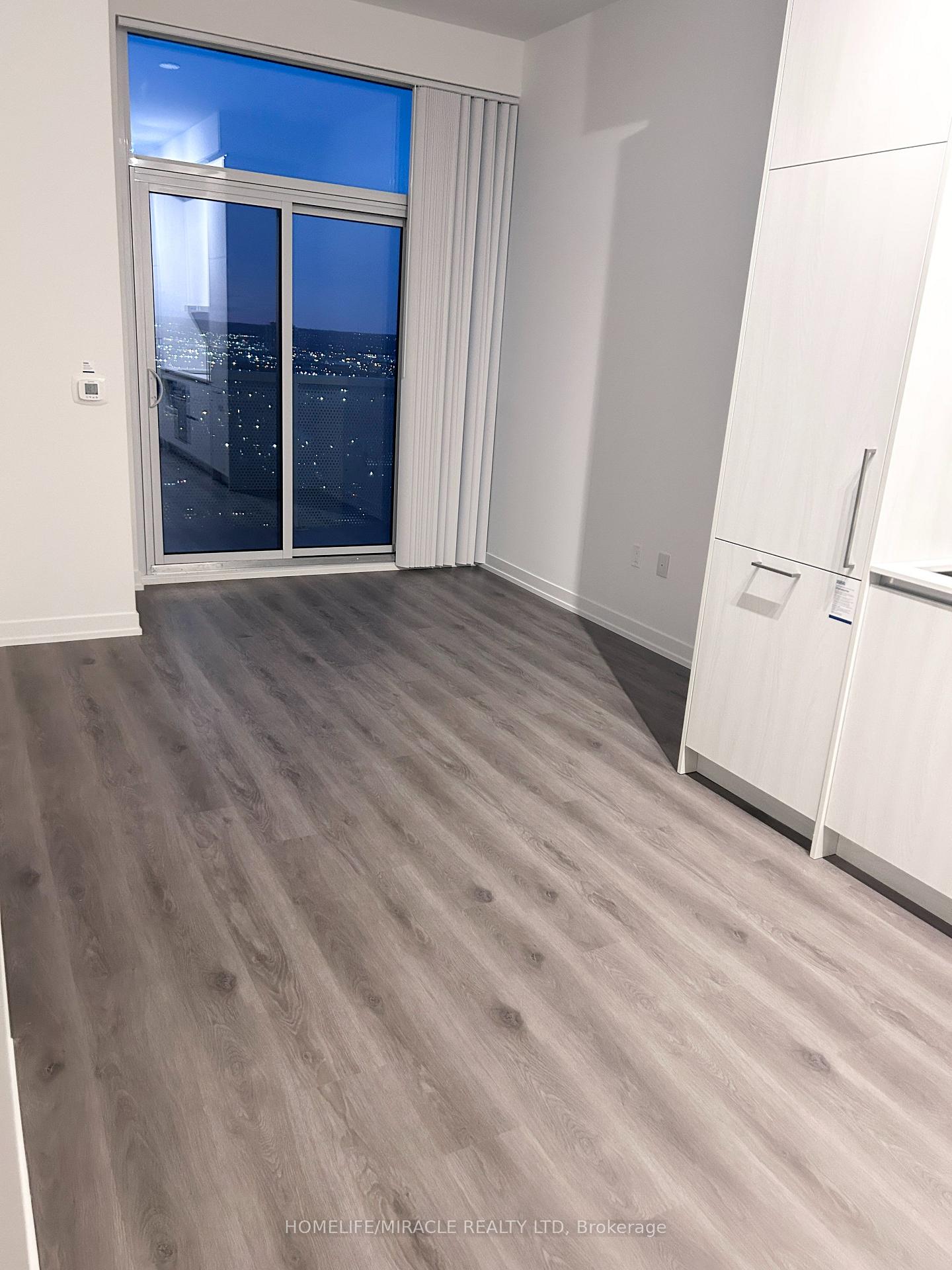 Photo 2 of Unit 3708, 225 Commerce Street, Vaughan, Vaughan Corporate Centre — HOMEH