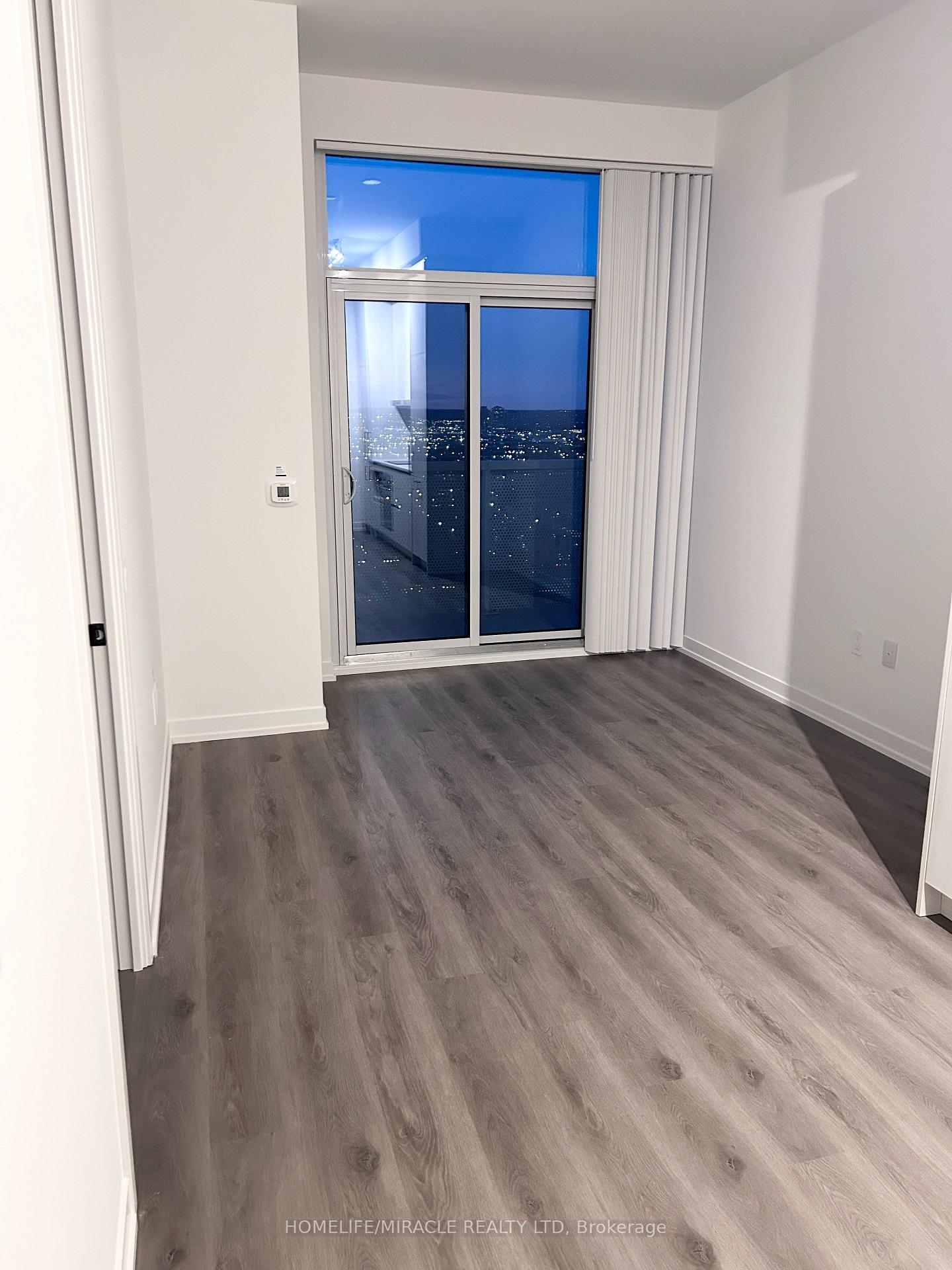 Photo 3 of Unit 3708, 225 Commerce Street, Vaughan, Vaughan Corporate Centre — HOMEH