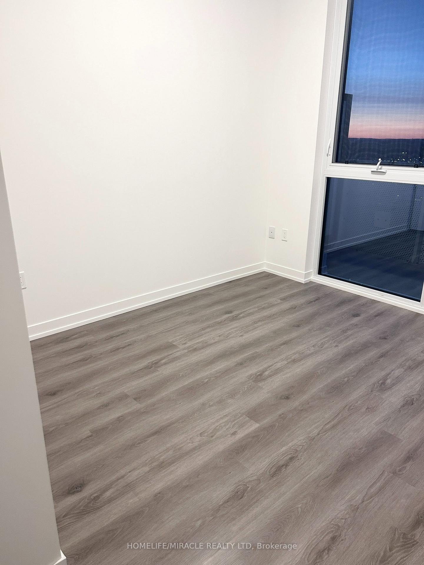Photo 5 of Unit 3708, 225 Commerce Street, Vaughan, Vaughan Corporate Centre — HOMEH