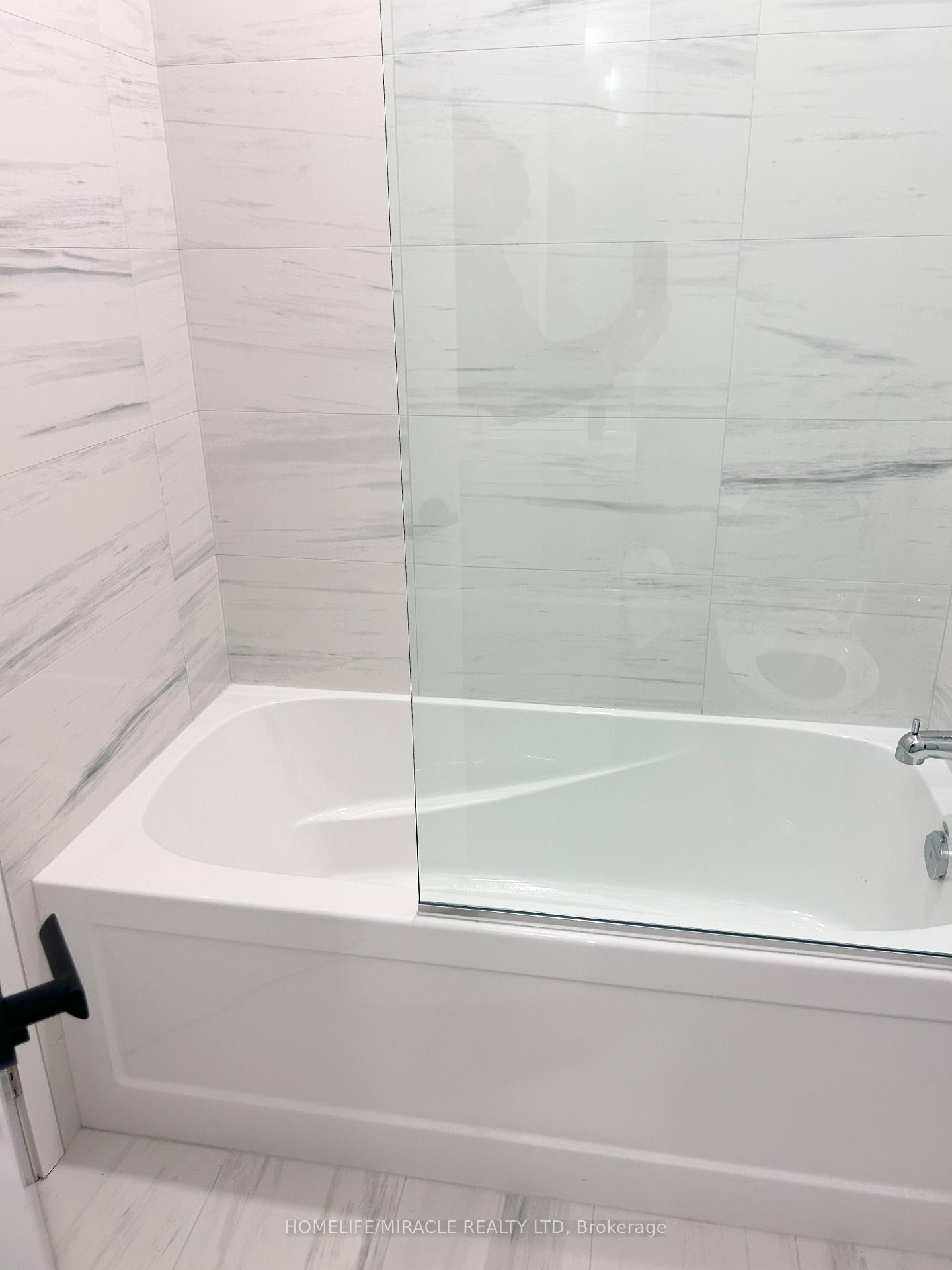 Photo 11 of Unit 3708, 225 Commerce Street, Vaughan, Vaughan Corporate Centre — HOMEH