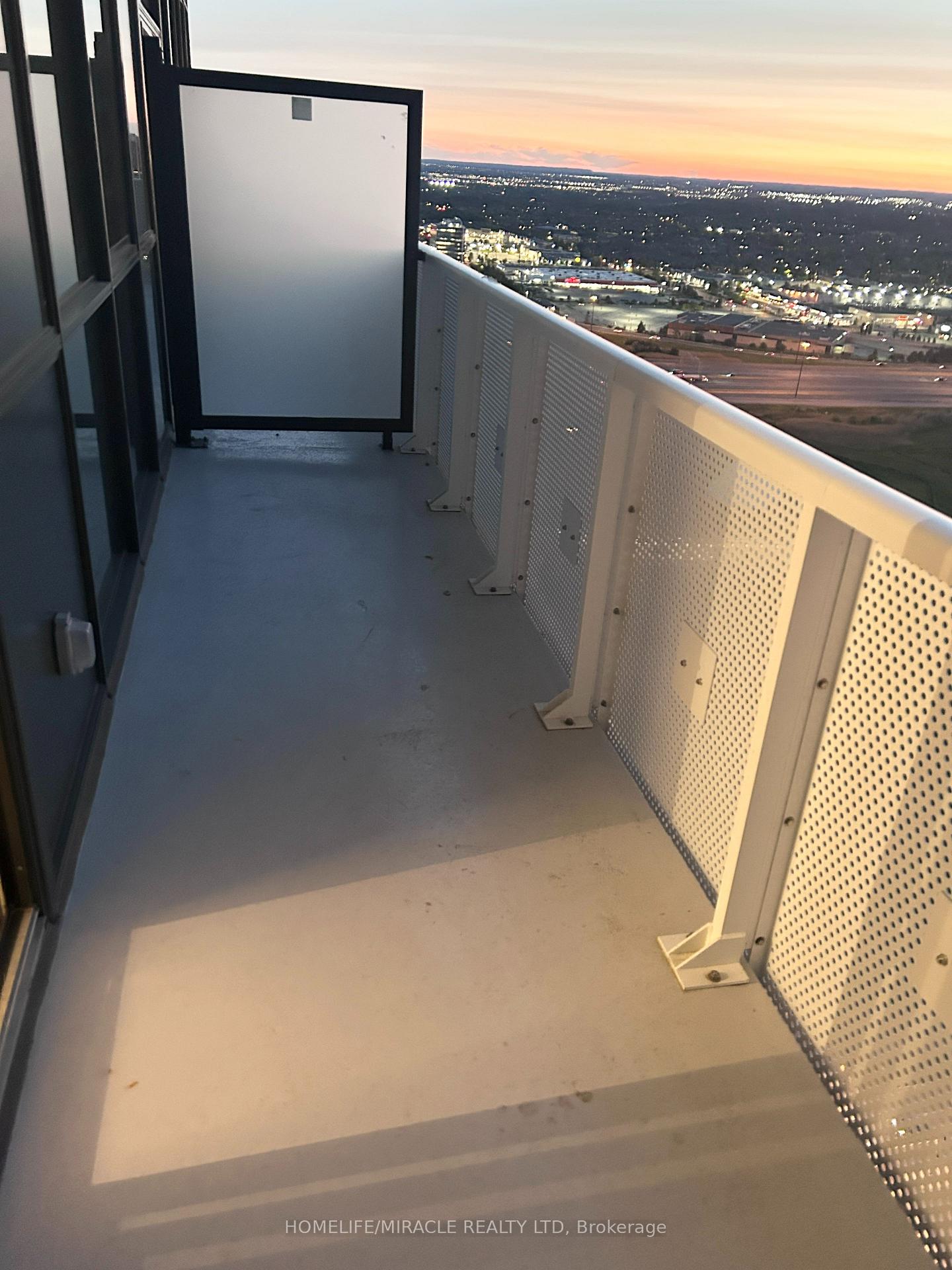 Photo 13 of Unit 3708, 225 Commerce Street, Vaughan, Vaughan Corporate Centre — HOMEH