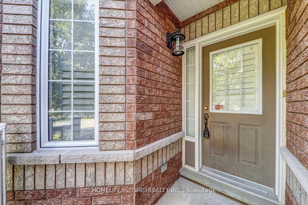 Photo 3 of 20 Kenilworth Crescent, Whitby, Brooklin — HOMEH