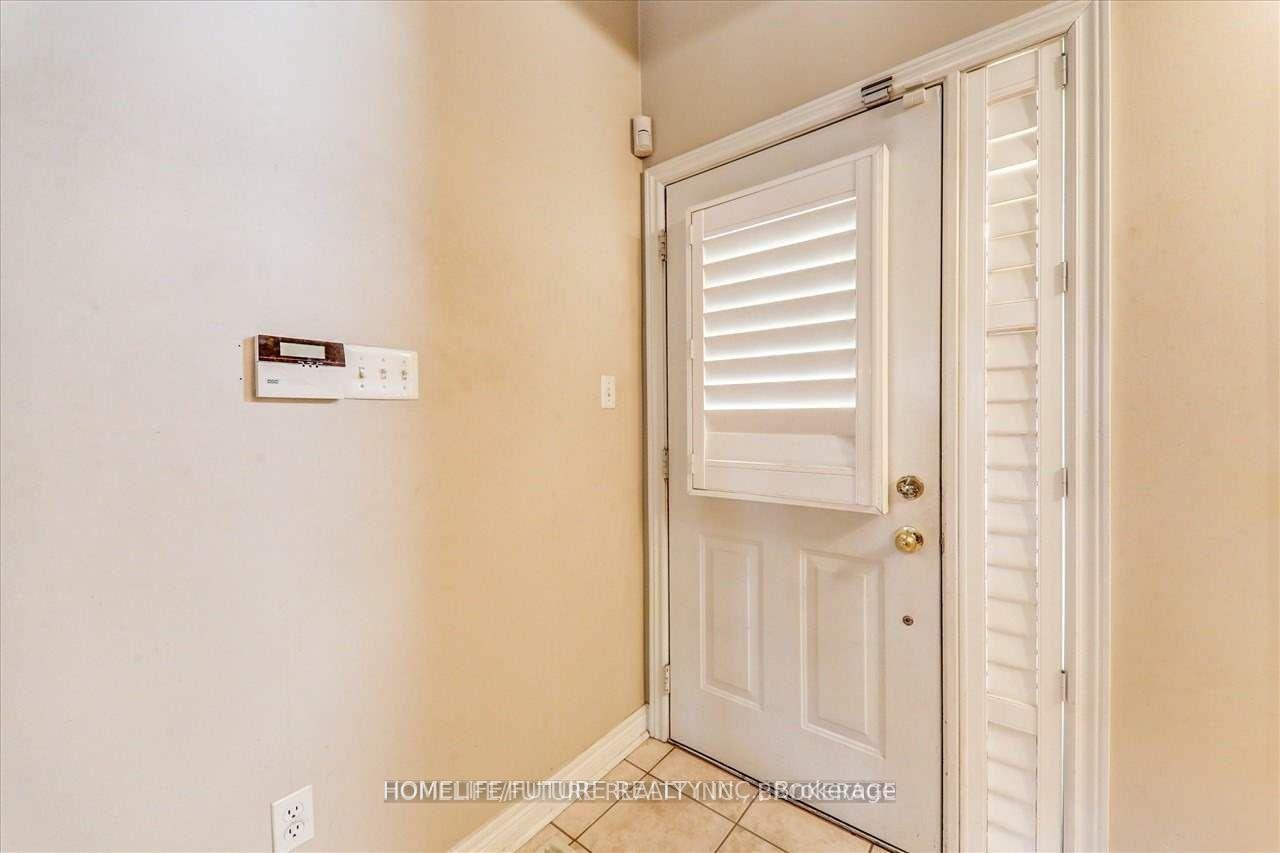 Photo 4 of 20 Kenilworth Crescent, Whitby, Brooklin — HOMEH