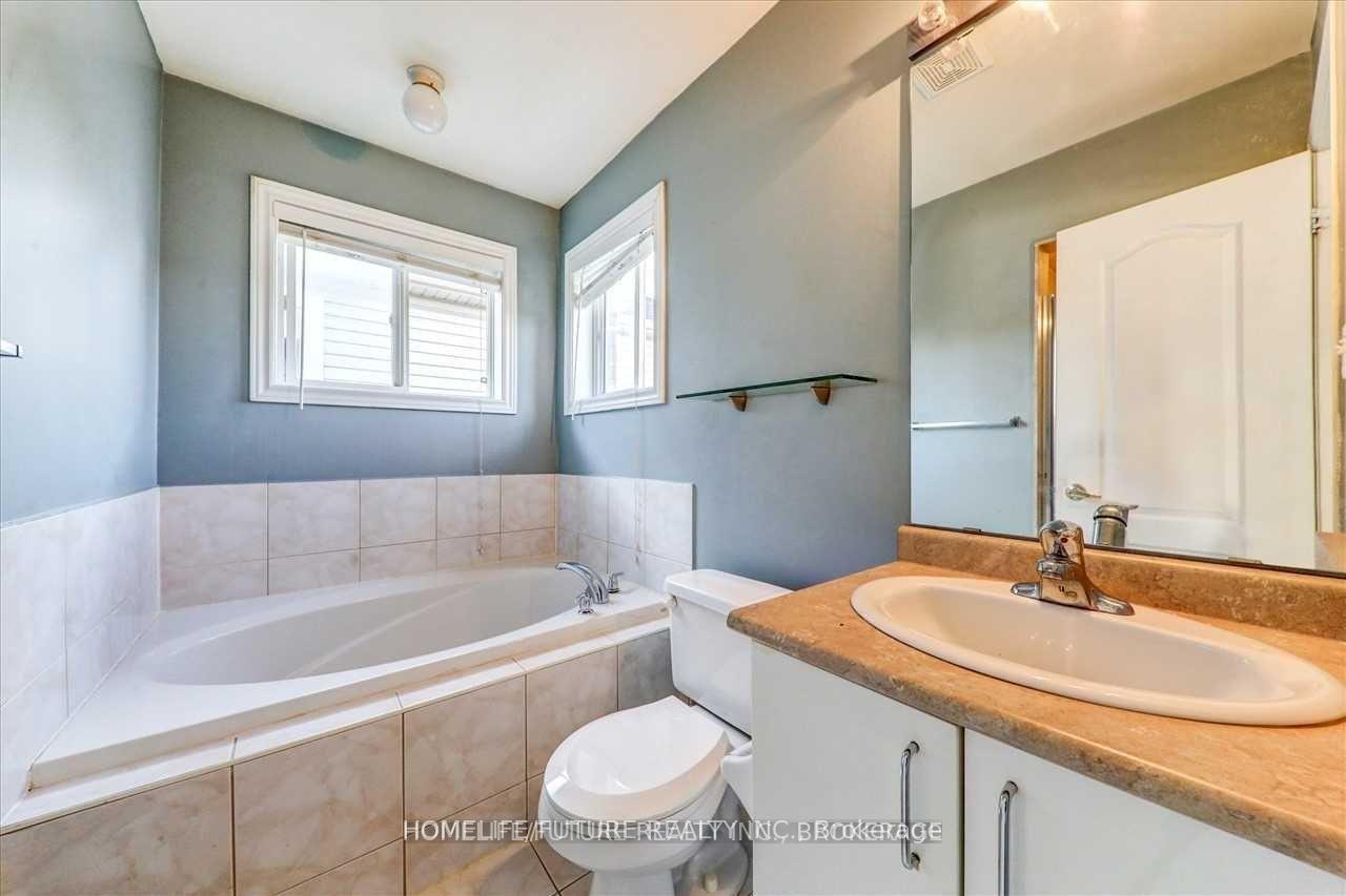 Photo 14 of 20 Kenilworth Crescent, Whitby, Brooklin — HOMEH