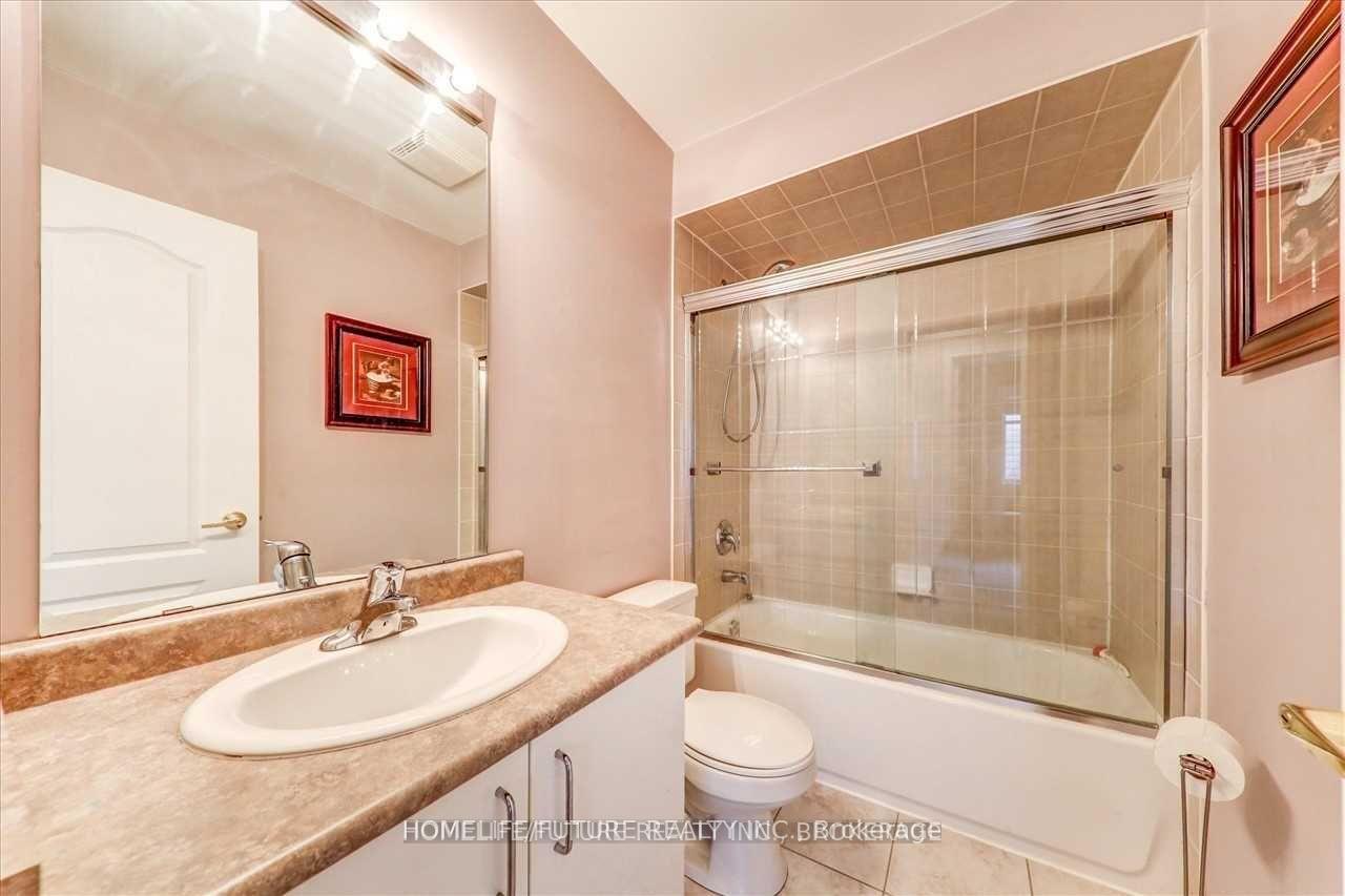 Photo 16 of 20 Kenilworth Crescent, Whitby, Brooklin — HOMEH