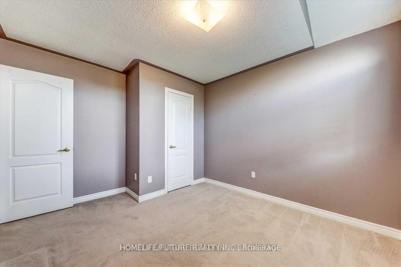 Photo 18 of 20 Kenilworth Crescent, Whitby, Brooklin — HOMEH