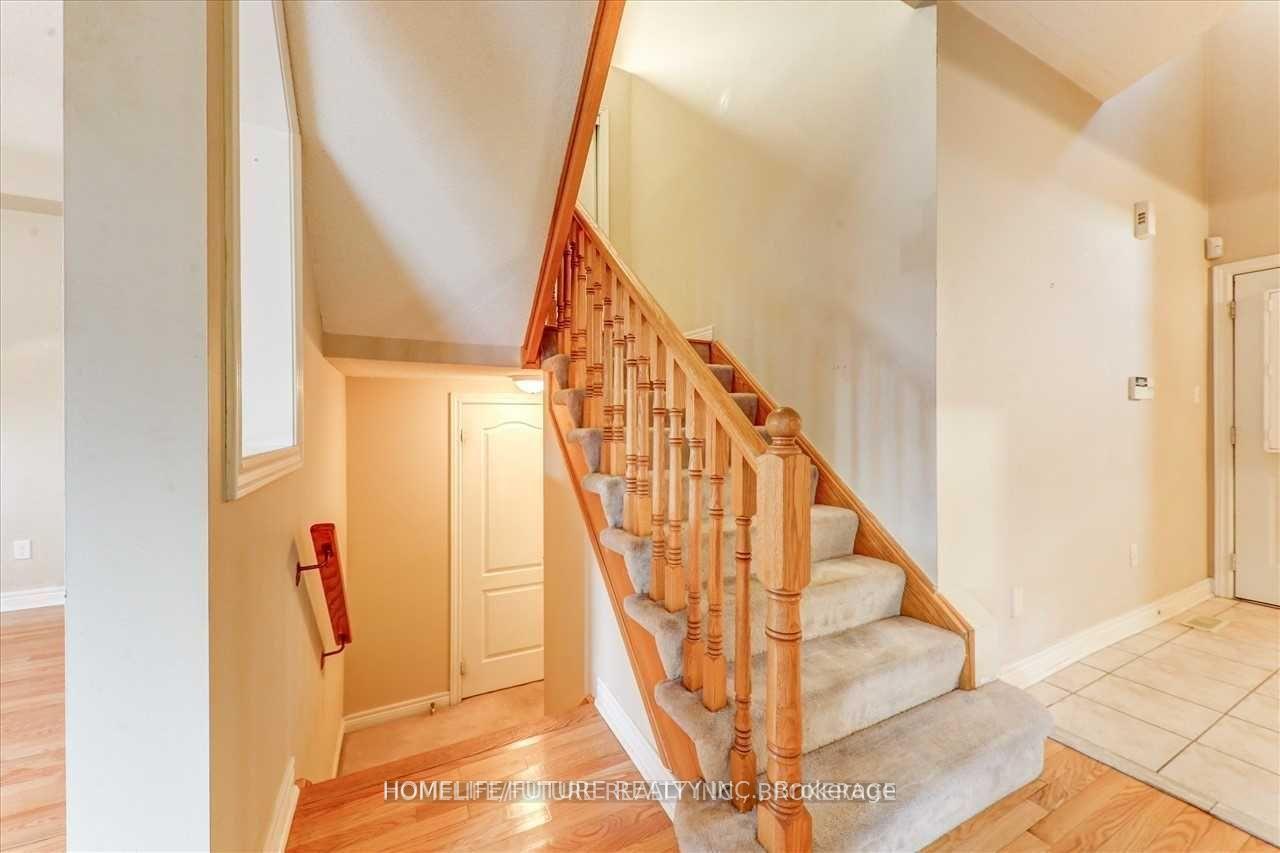 Photo 19 of 20 Kenilworth Crescent, Whitby, Brooklin — HOMEH