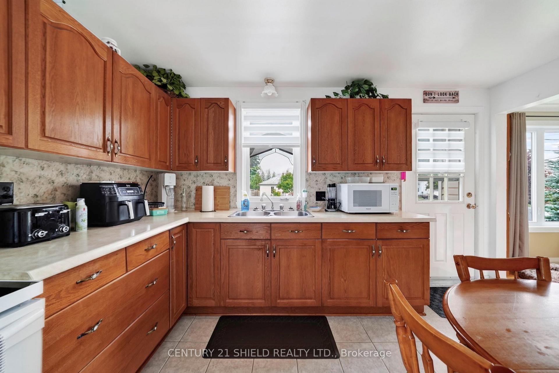 Photo 5 of 1007 2nd Street E, Cornwall, Cornwall — HOMEH