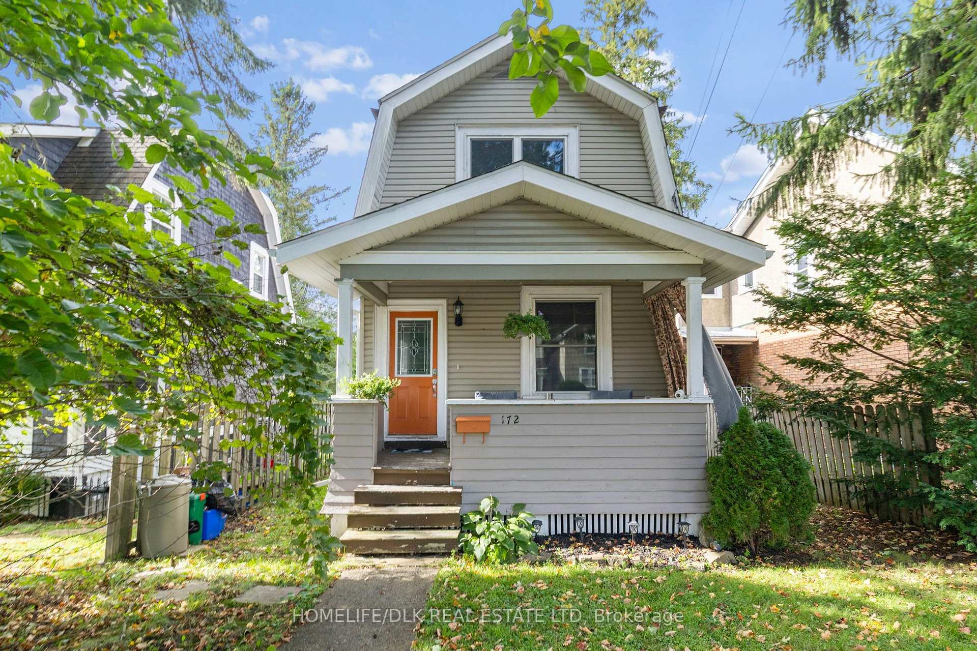 Front of 172 Pearl Street W