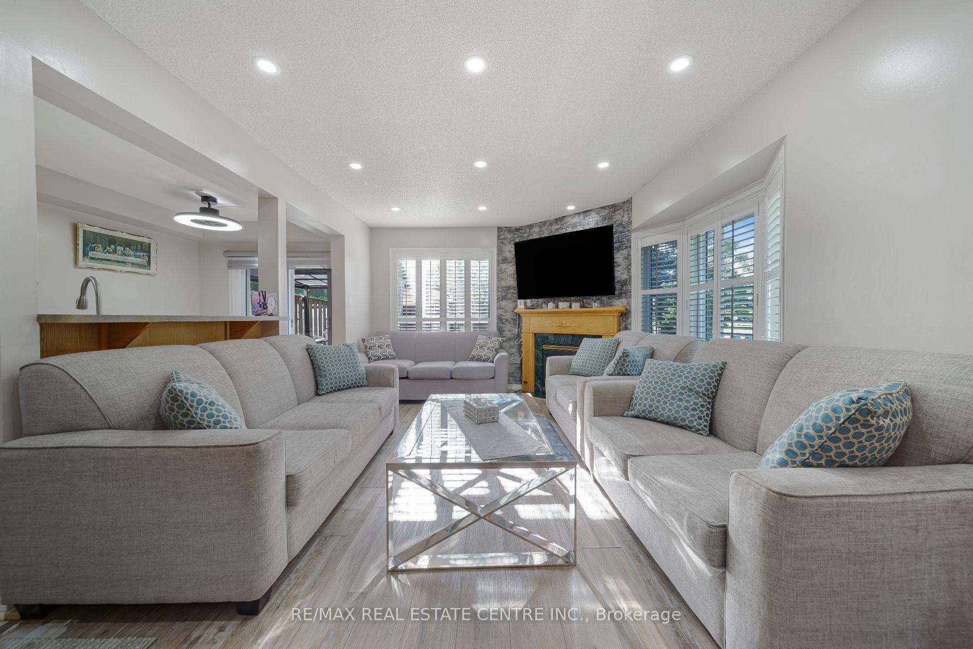 Photo 3 of Unit 1, 800 Paramount Drive, Hamilton, Stoney Creek Mountain — HOMEH