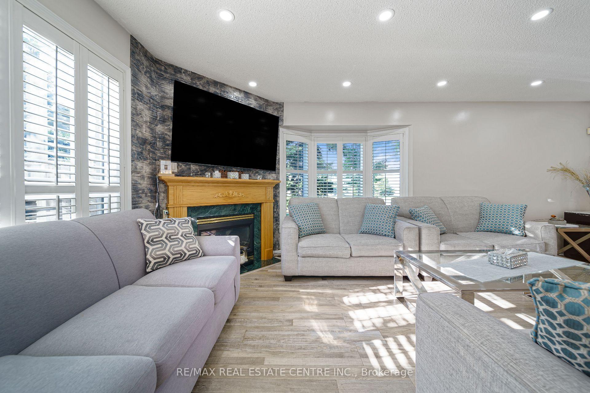 Photo 5 of Unit 1, 800 Paramount Drive, Hamilton, Stoney Creek Mountain — HOMEH