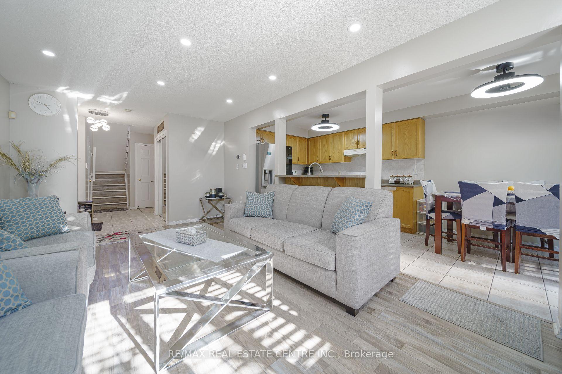 Photo 6 of Unit 1, 800 Paramount Drive, Hamilton, Stoney Creek Mountain — HOMEH