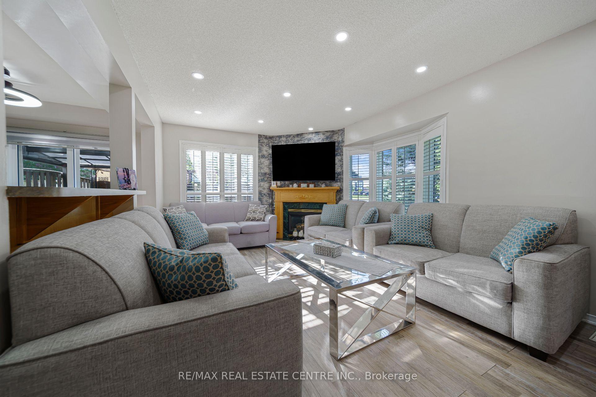 Photo 7 of Unit 1, 800 Paramount Drive, Hamilton, Stoney Creek Mountain — HOMEH