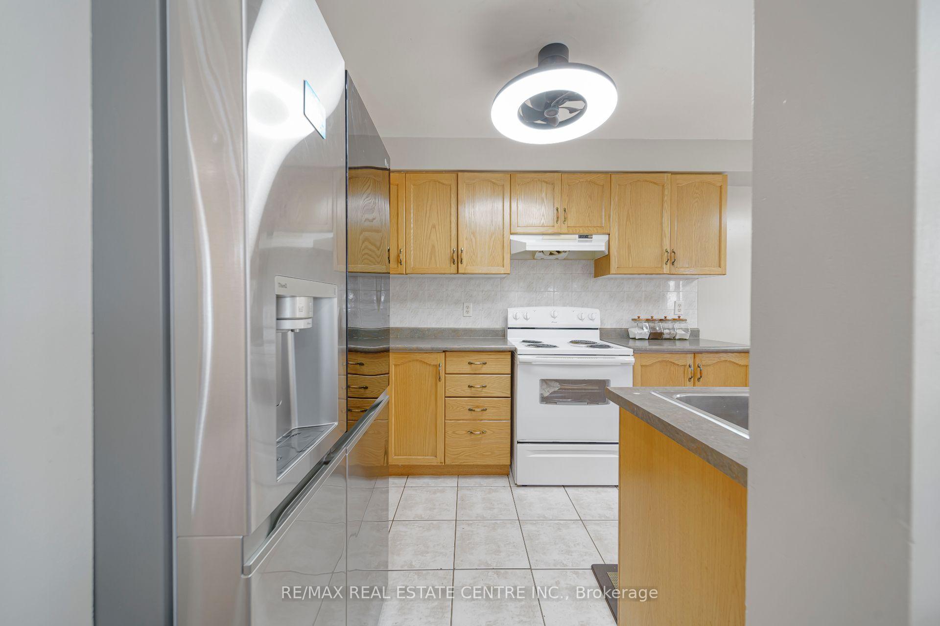 Photo 8 of Unit 1, 800 Paramount Drive, Hamilton, Stoney Creek Mountain — HOMEH