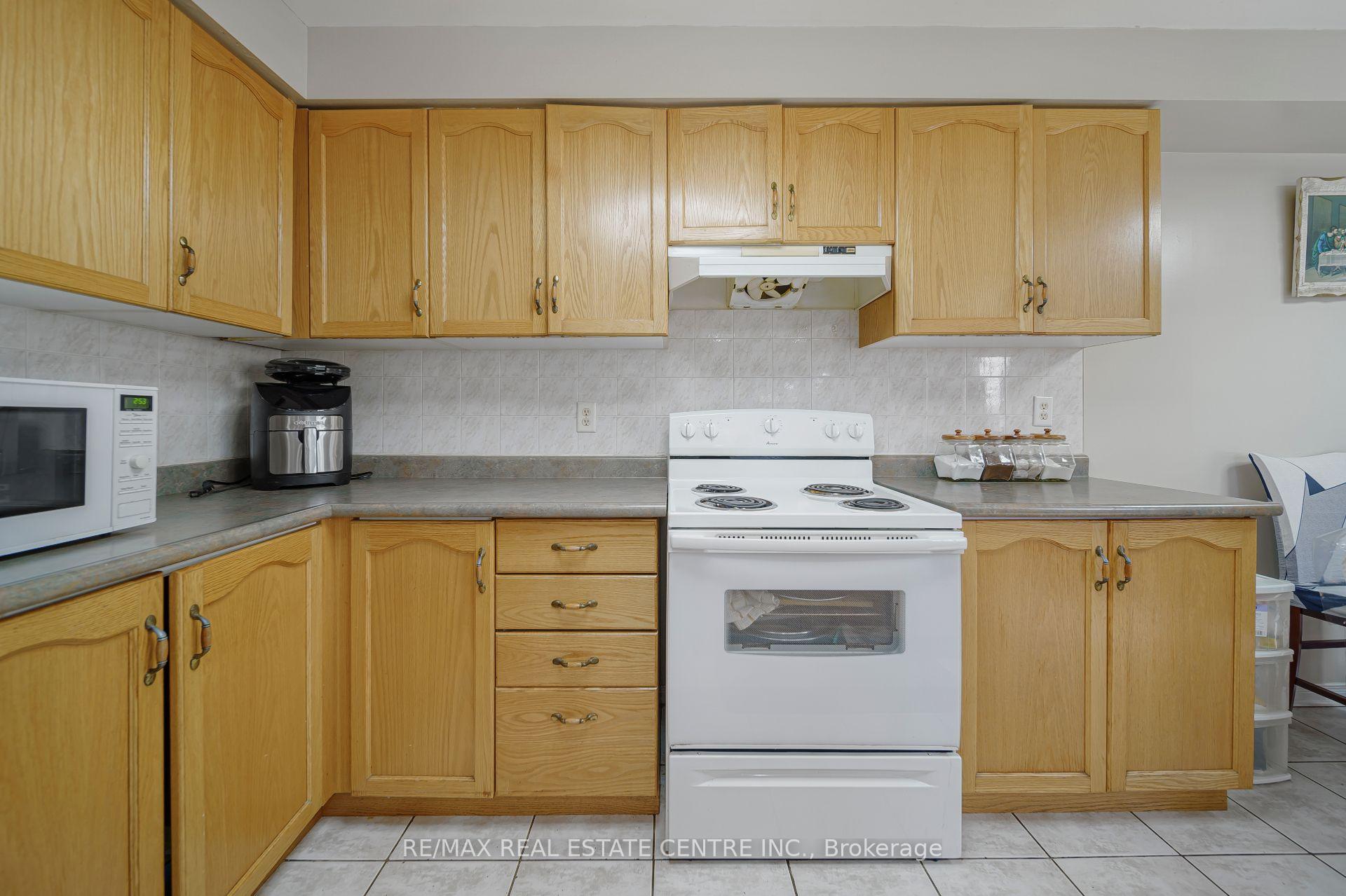 Photo 9 of Unit 1, 800 Paramount Drive, Hamilton, Stoney Creek Mountain — HOMEH
