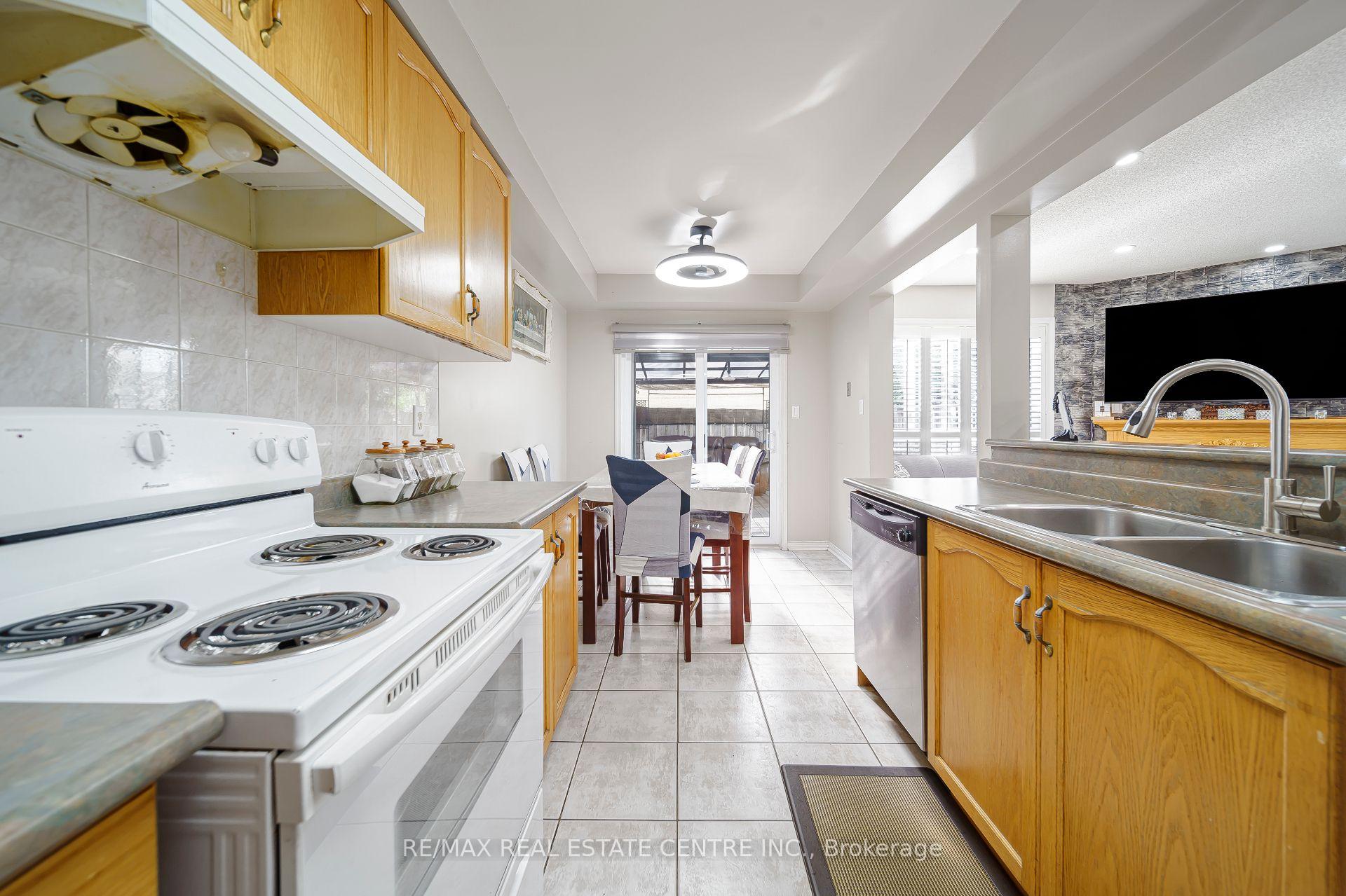 Photo 12 of Unit 1, 800 Paramount Drive, Hamilton, Stoney Creek Mountain — HOMEH