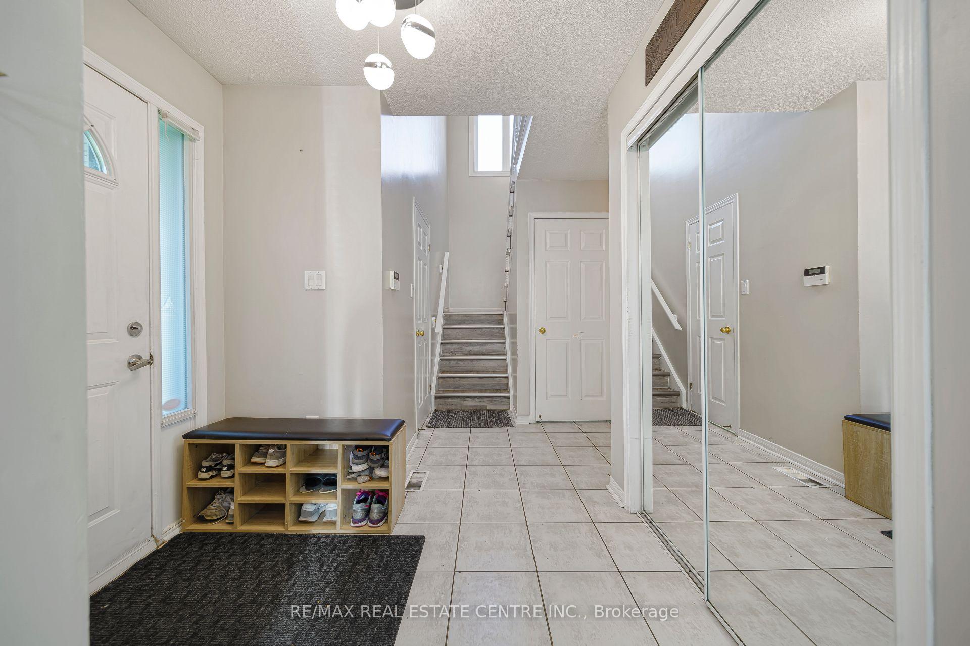 Photo 14 of Unit 1, 800 Paramount Drive, Hamilton, Stoney Creek Mountain — HOMEH